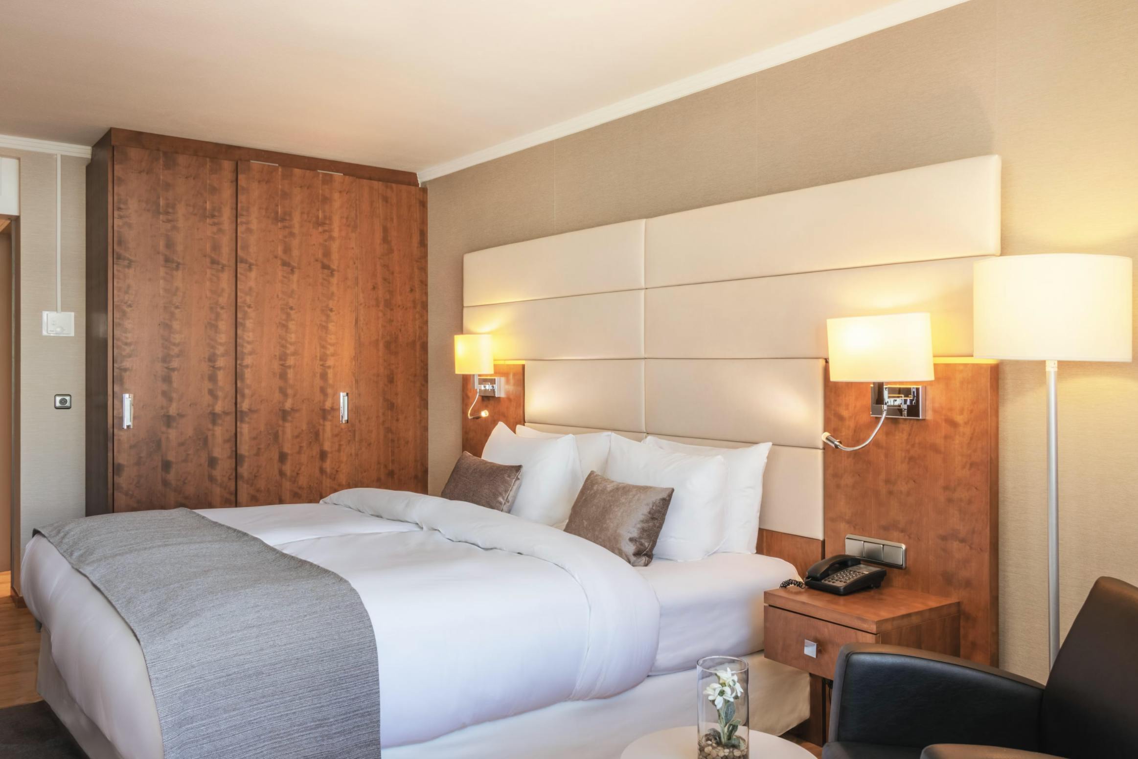 Apartment for rent for €1,688 per month in Frankfurt am Main, Lyoner Straße