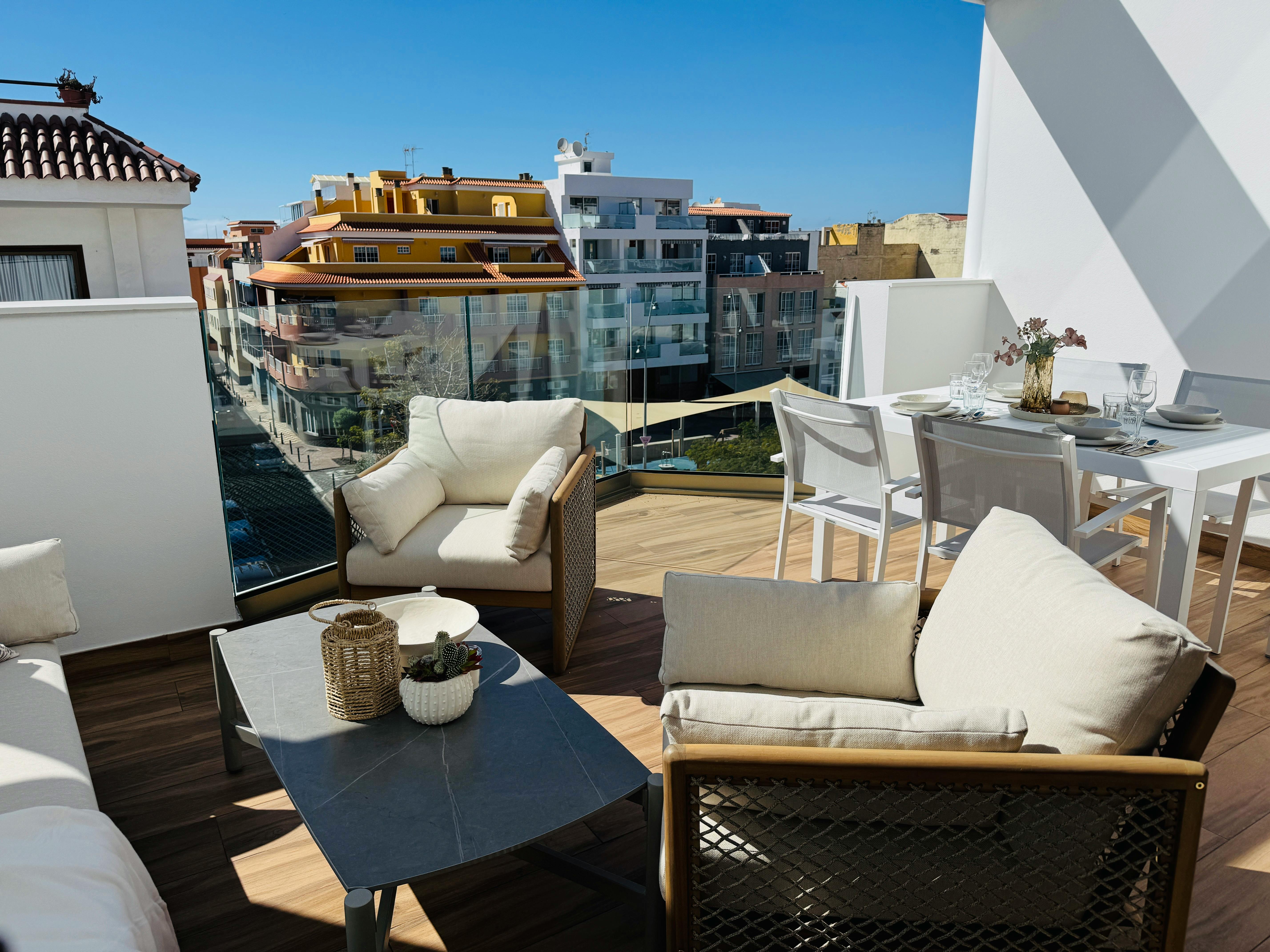 公寓 正在以 €2,300 的月租出租，其位于 Santiago del Teide, Calle Herrador