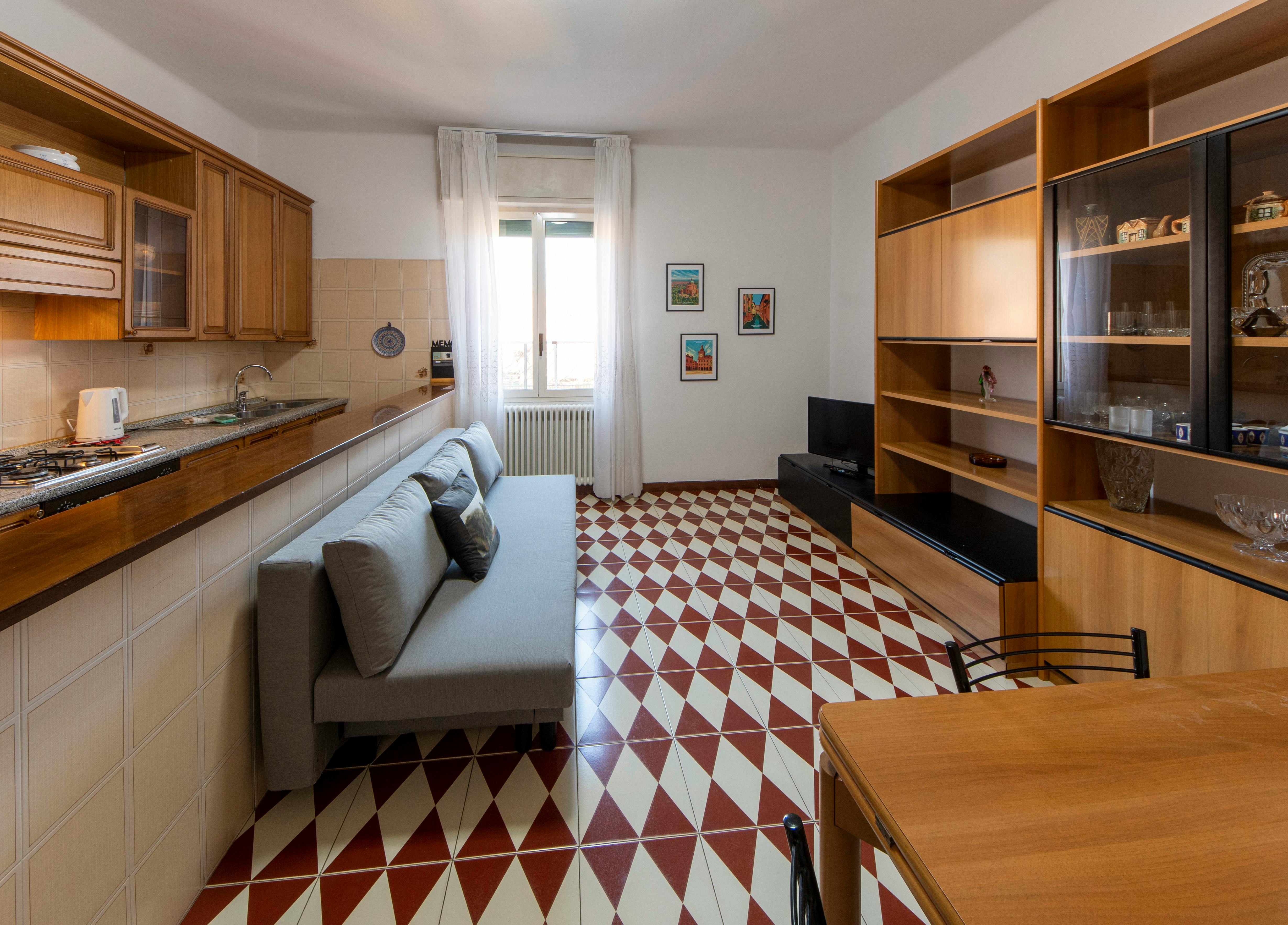 Apartment for rent for €1,400 per month in Bologna, Via Toscana