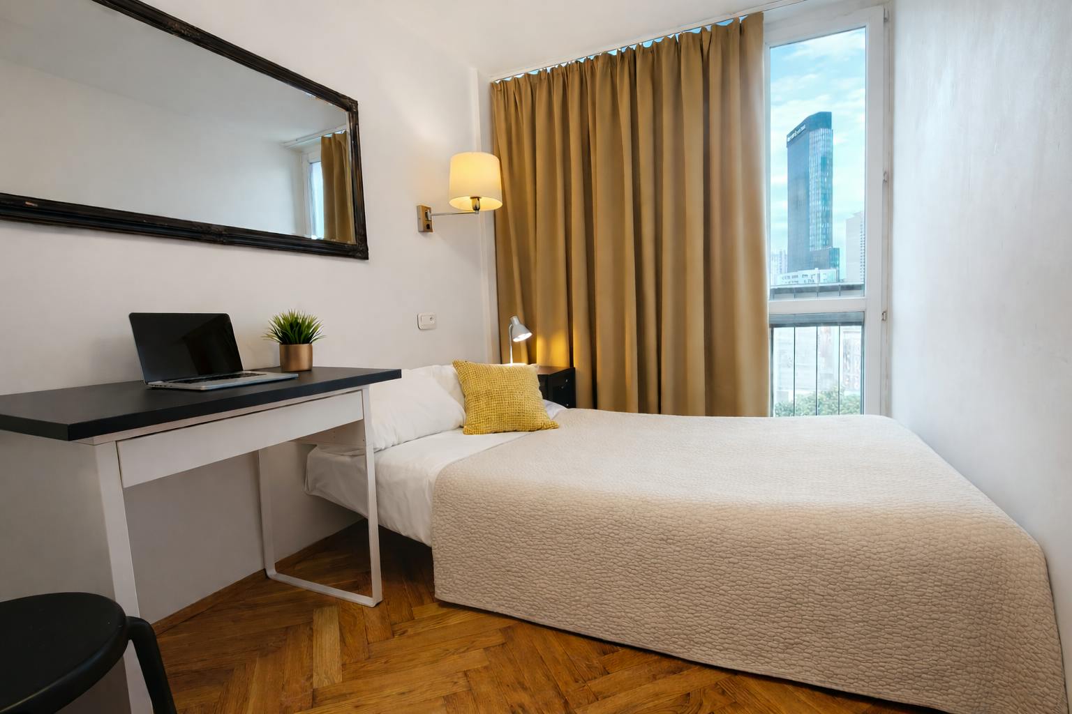 Icchoka Lejba Pereca, Warsaw preview