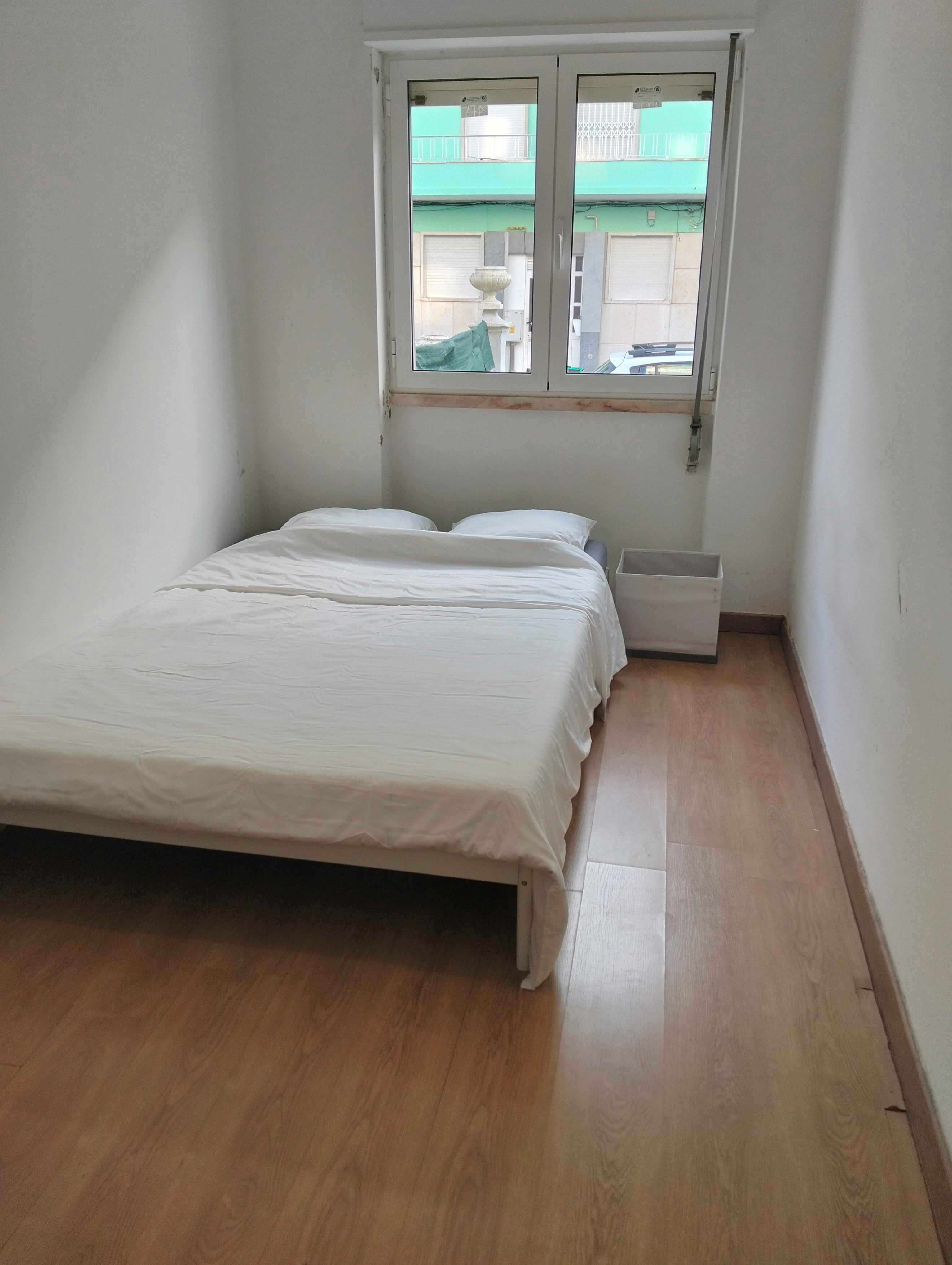 Private room for rent for €371 per month in Lisbon, Rua Montepio Geral