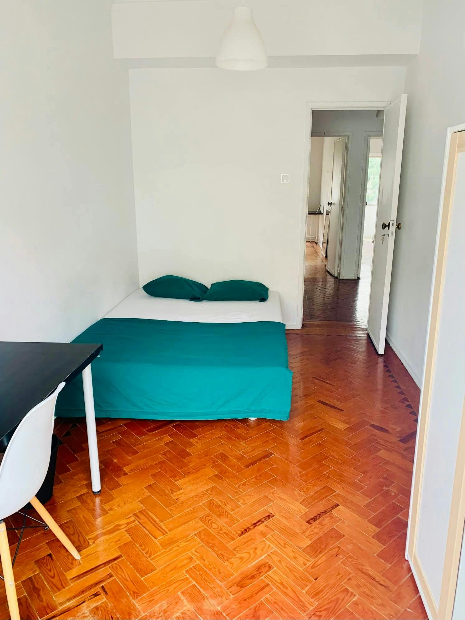 Private room for rent for €386 per month in Lisbon, Rua Montepio Geral