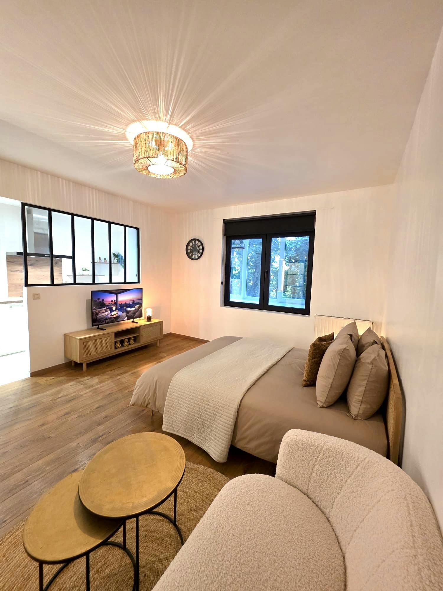 Studio for rent for €1,650 per month in Schaerbeek, Boulevard Général Wahis