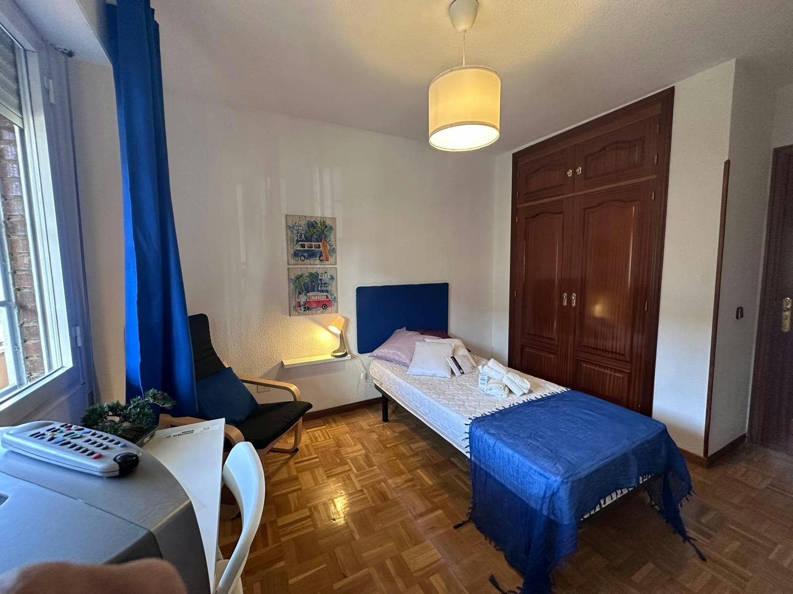 Habitación privada en alquiler por 480 € al mes en Madrid, Calle de la Sierra Bermeja
