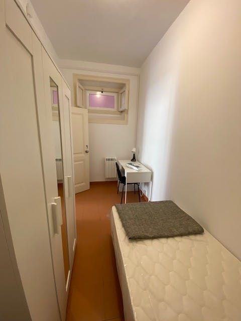 WG-Zimmer zu mieten für 380 € pro Monat in Lisbon, Rua Gil Vicente