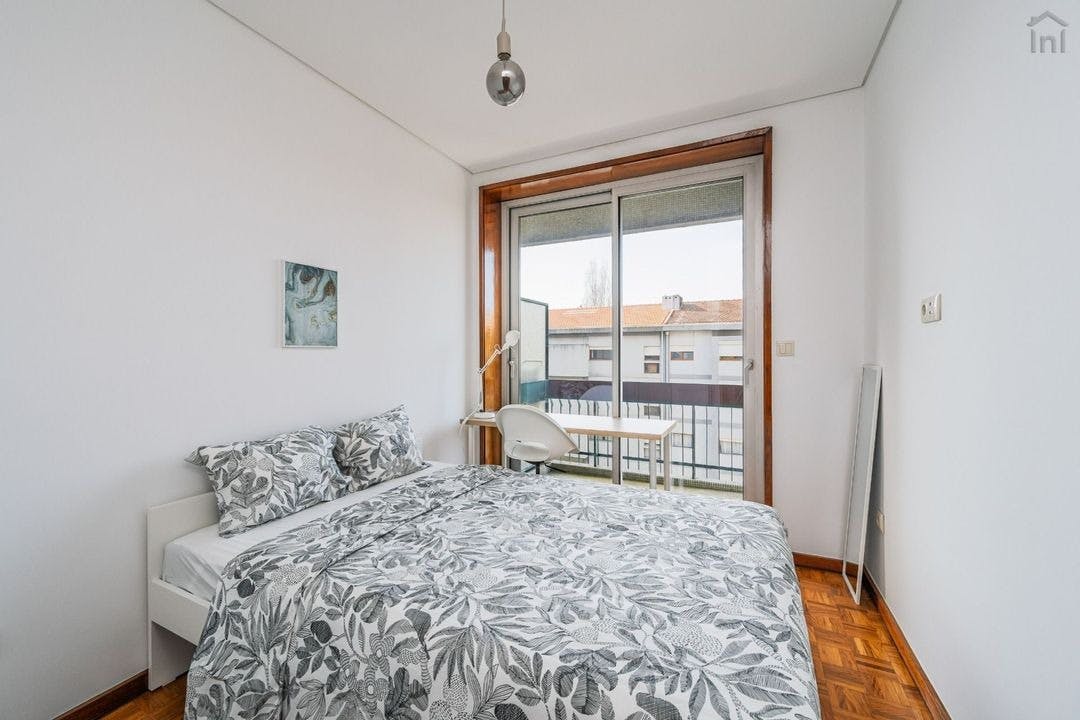 私人房间 正在以 €480 的月租出租，其位于 Porto, Avenida de Fernão de Magalhães