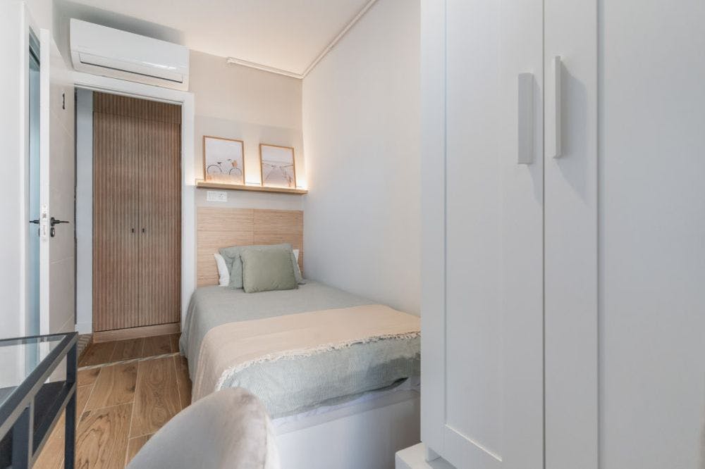Private room for rent for €650 per month in Madrid, Calle de Aceuchal