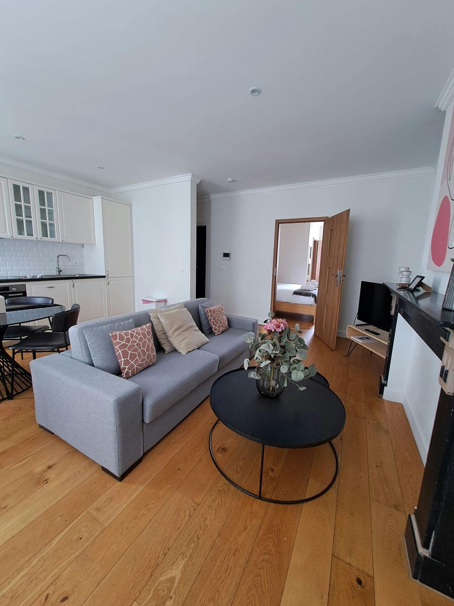 Apartment for rent for €2,200 per month in Brussels, Rue Antoine Dansaert