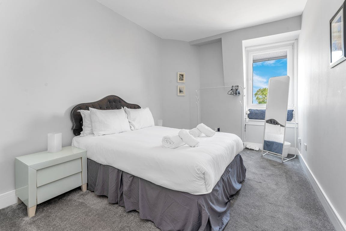 Apartment for rent for £2,000 per month in Edinburgh, Ferry Road