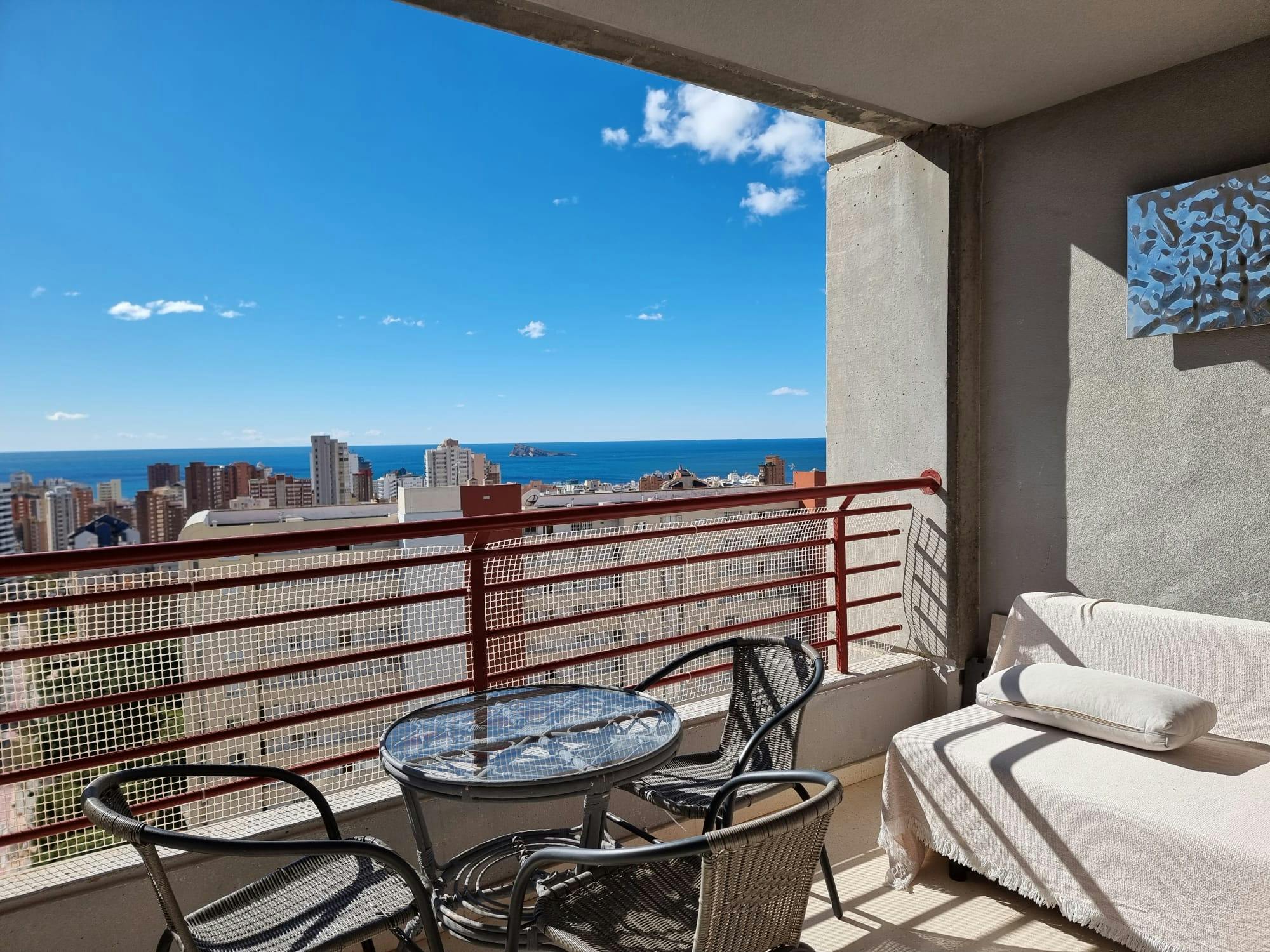 Apartment for rent for €1,950 per month in Benidorm, Avenida de Andalucía