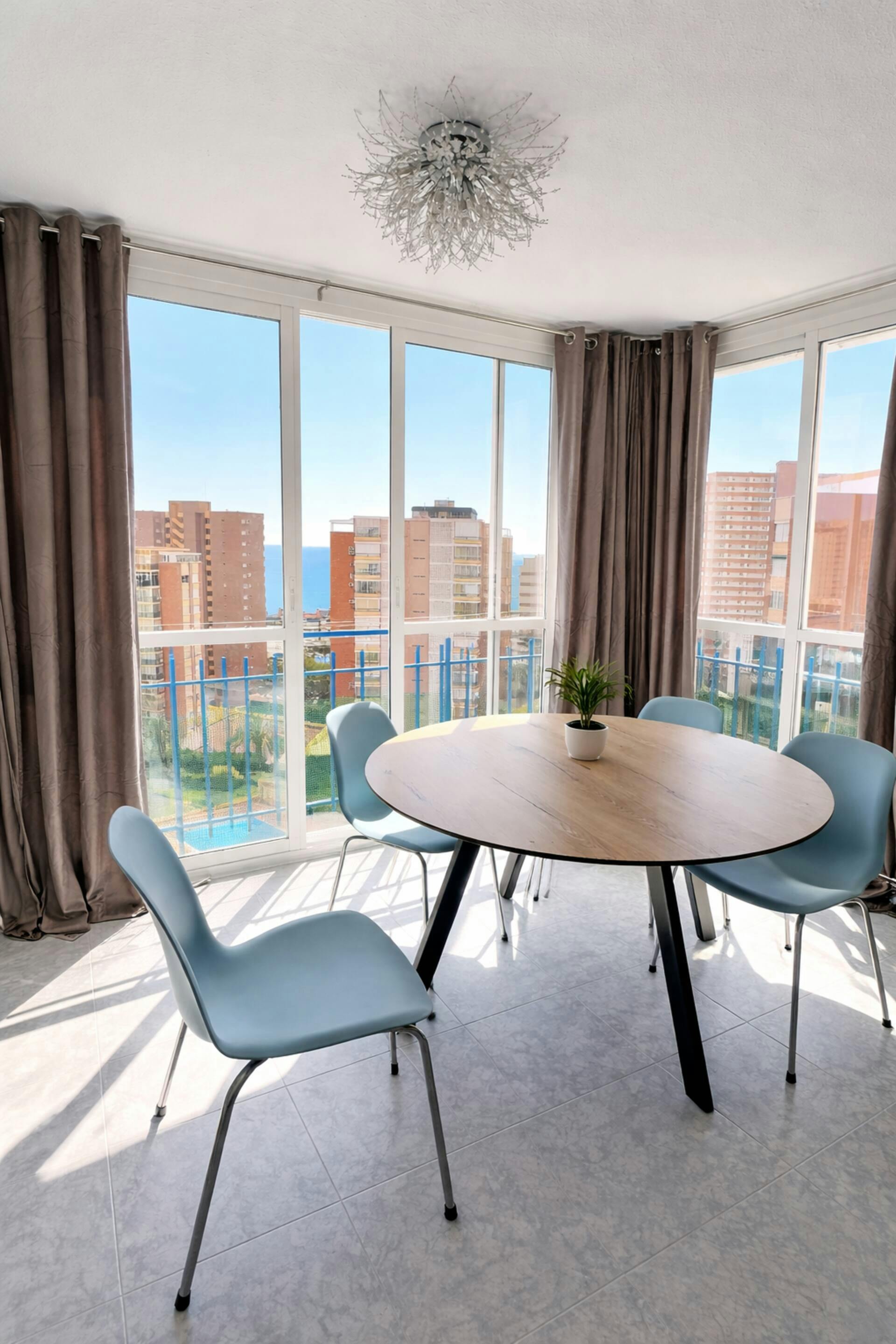 Lägenhet att hyra för 2 000 € i månaden i Benidorm, Avenida Nicaragua