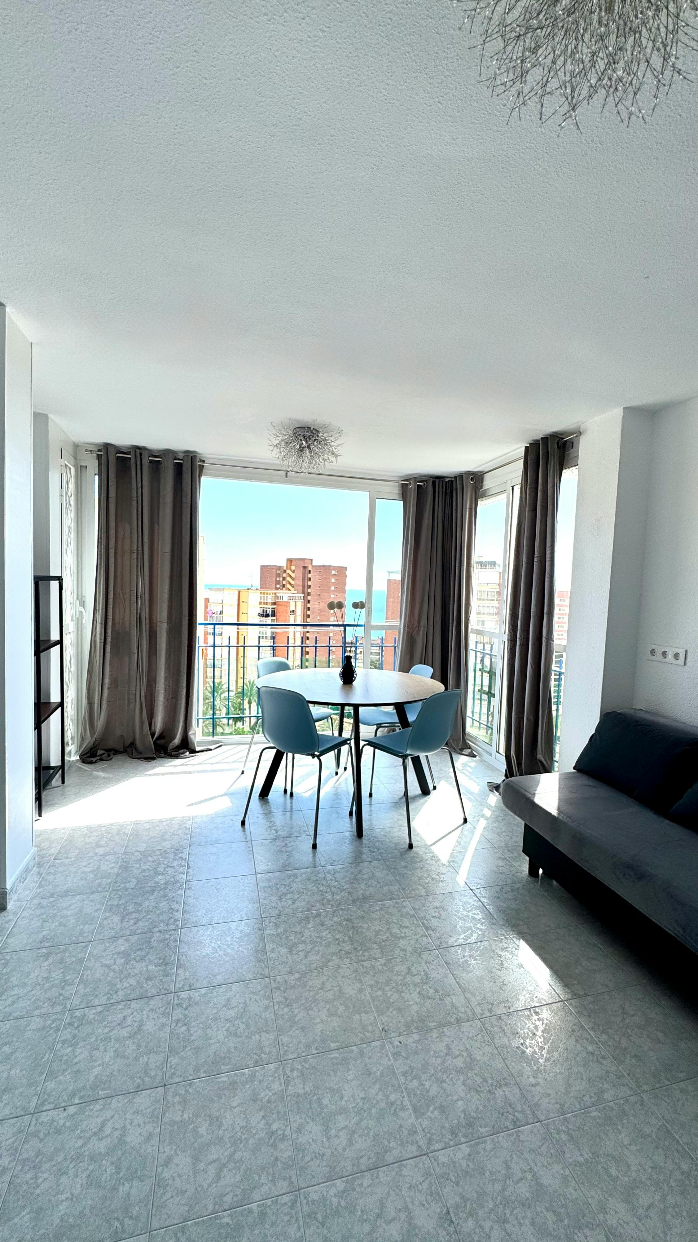 Apartment for rent for €2,000 per month in Benidorm, Avenida Nicaragua