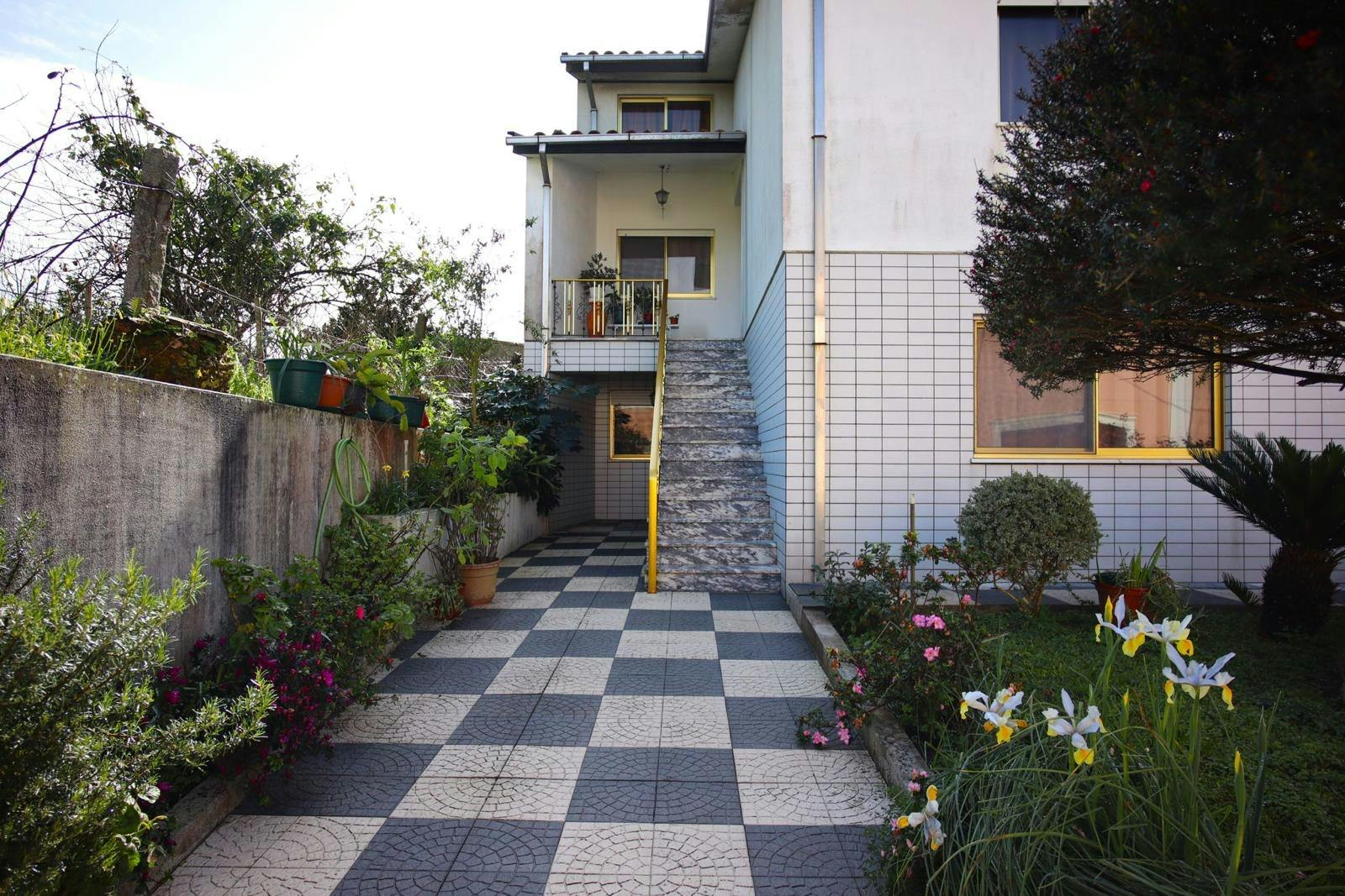 House for rent for €950 per month in Salreu, Rua da Ladeira