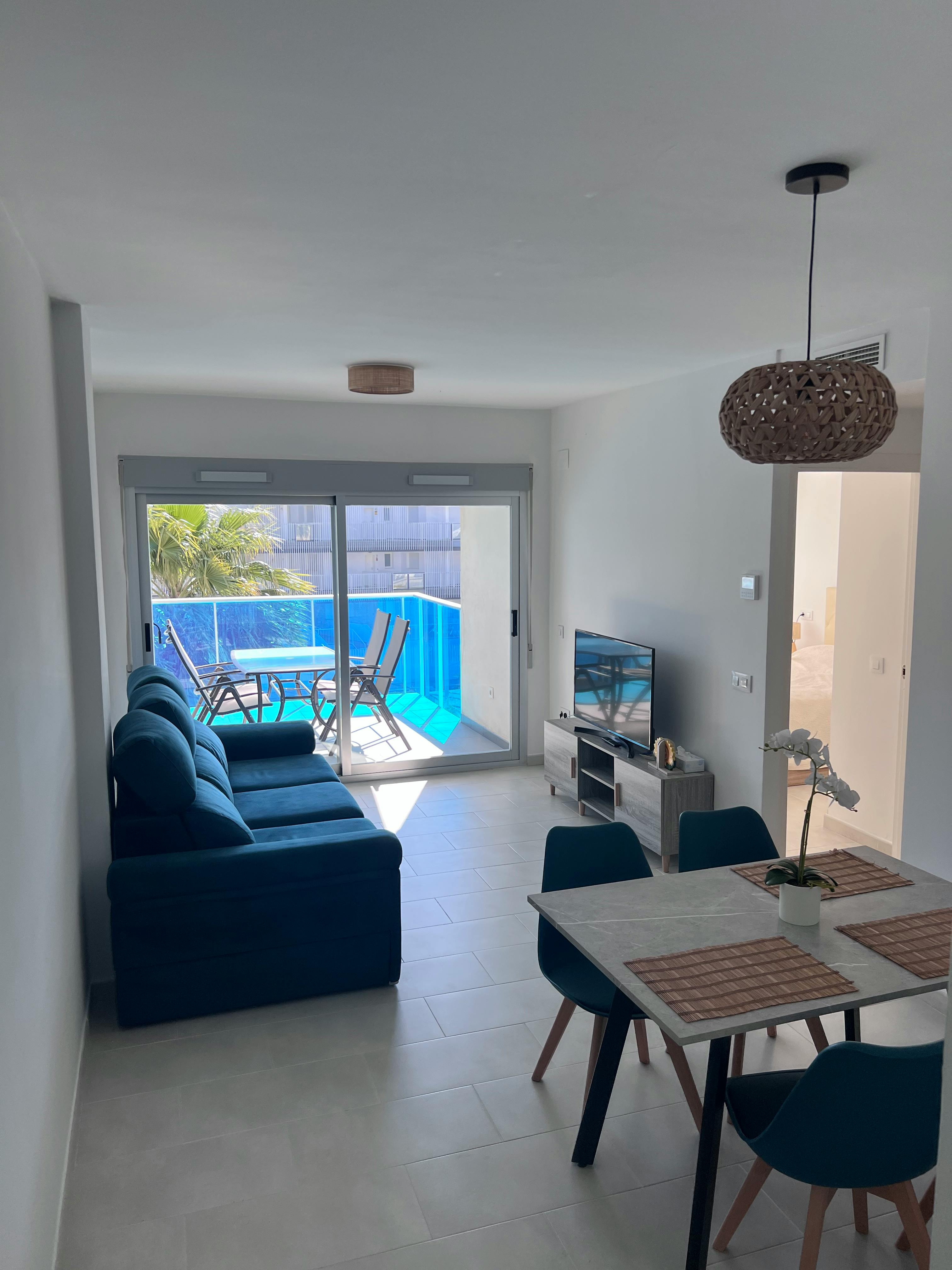 Apartment for rent for €1,200 per month in Alicante, Carrer Riu Altaret