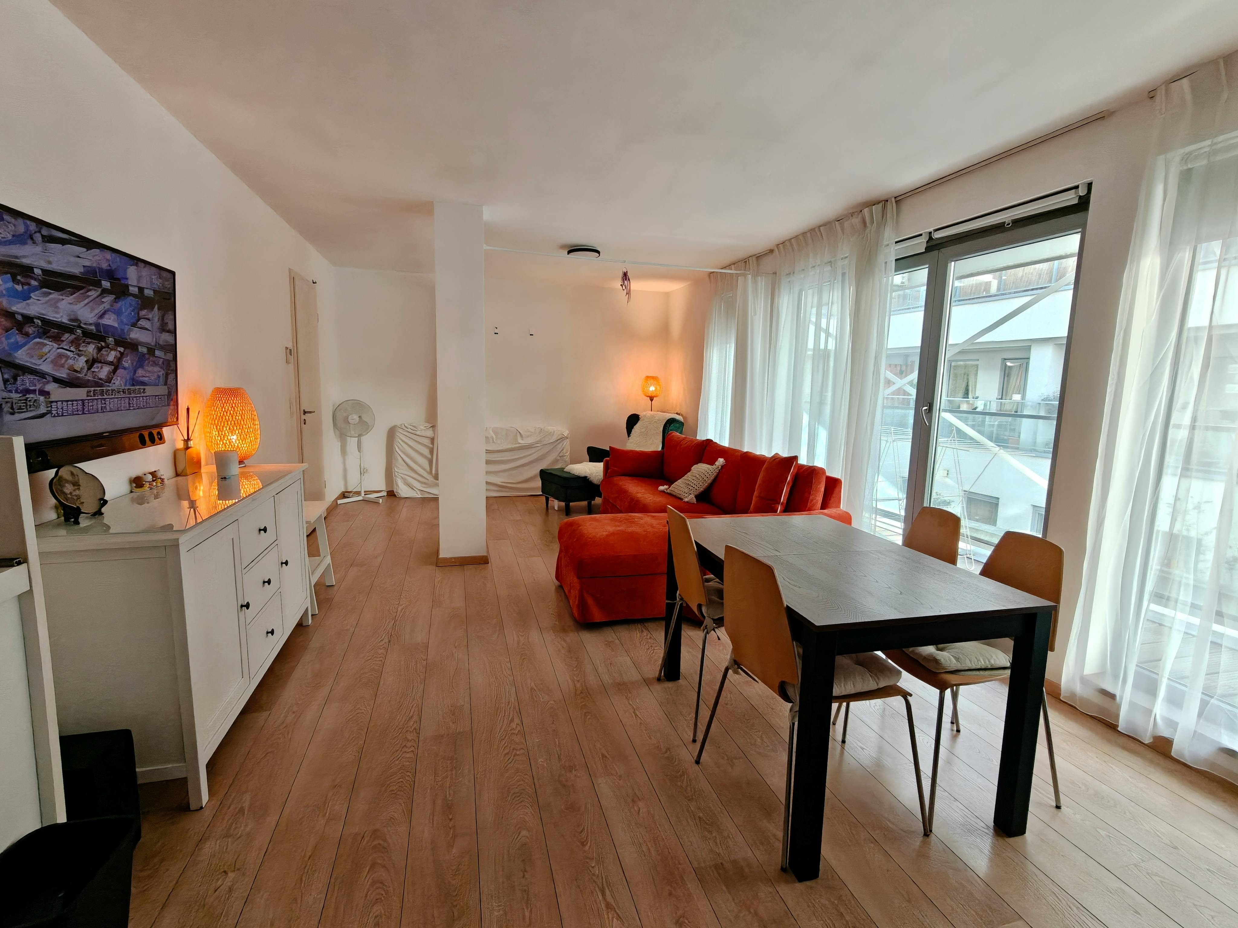 Apartment for rent for €1,650 per month in Brussels, Rue Neuve