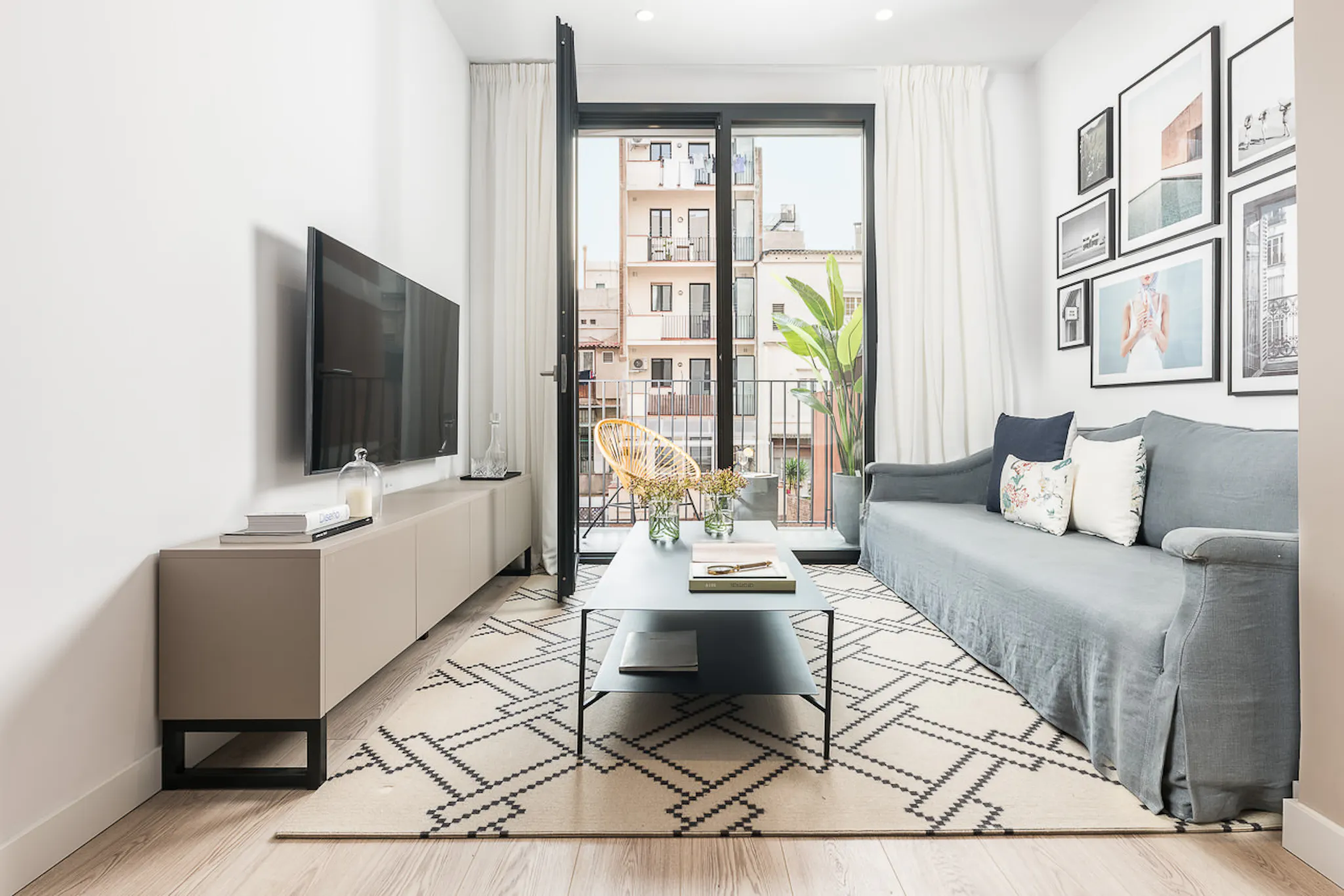 Carrer de Villarroel, Barcelona preview