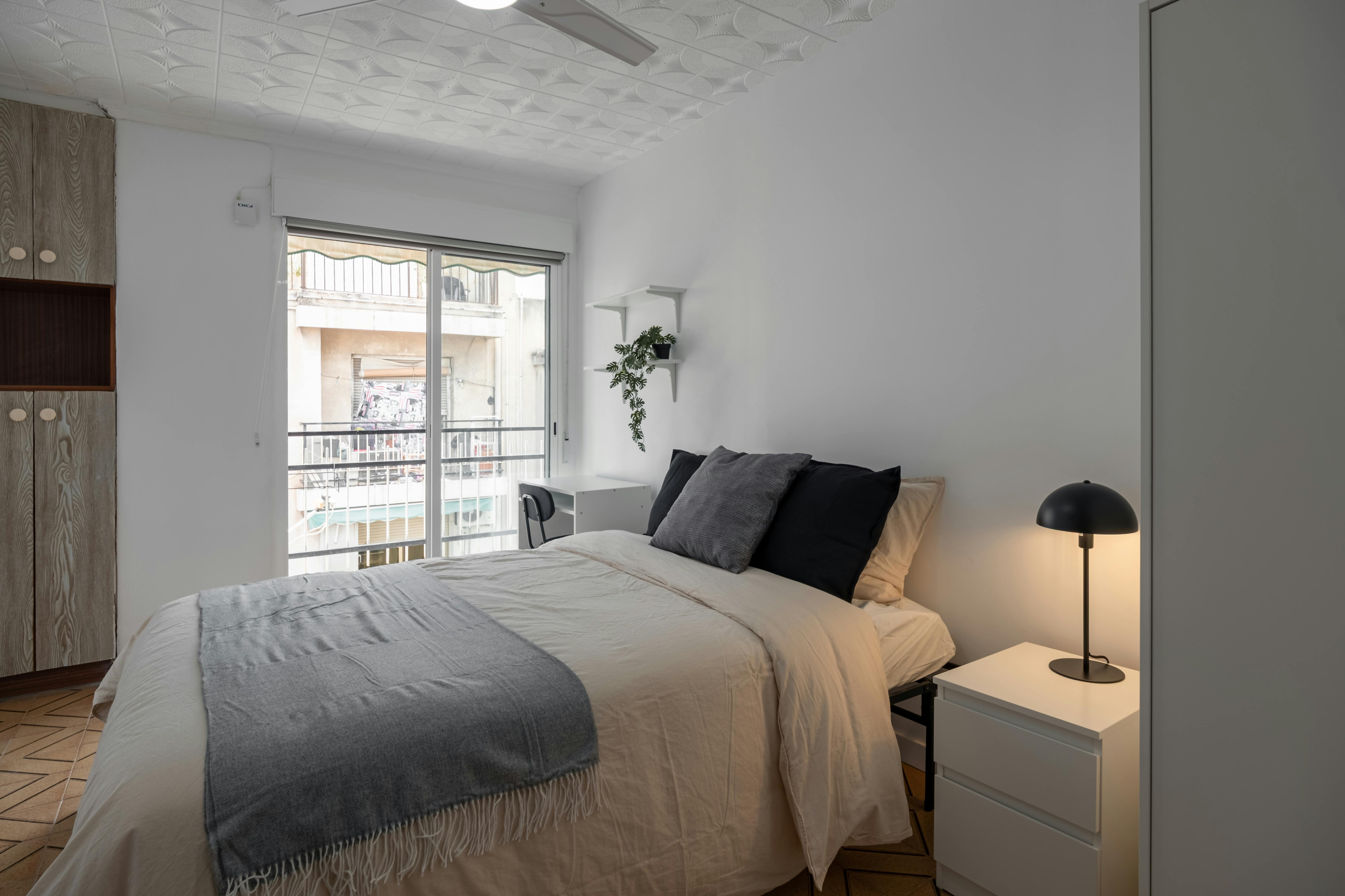 Private room for rent for €308 per month in Alicante (Alacant), Calle de Donoso Cortés