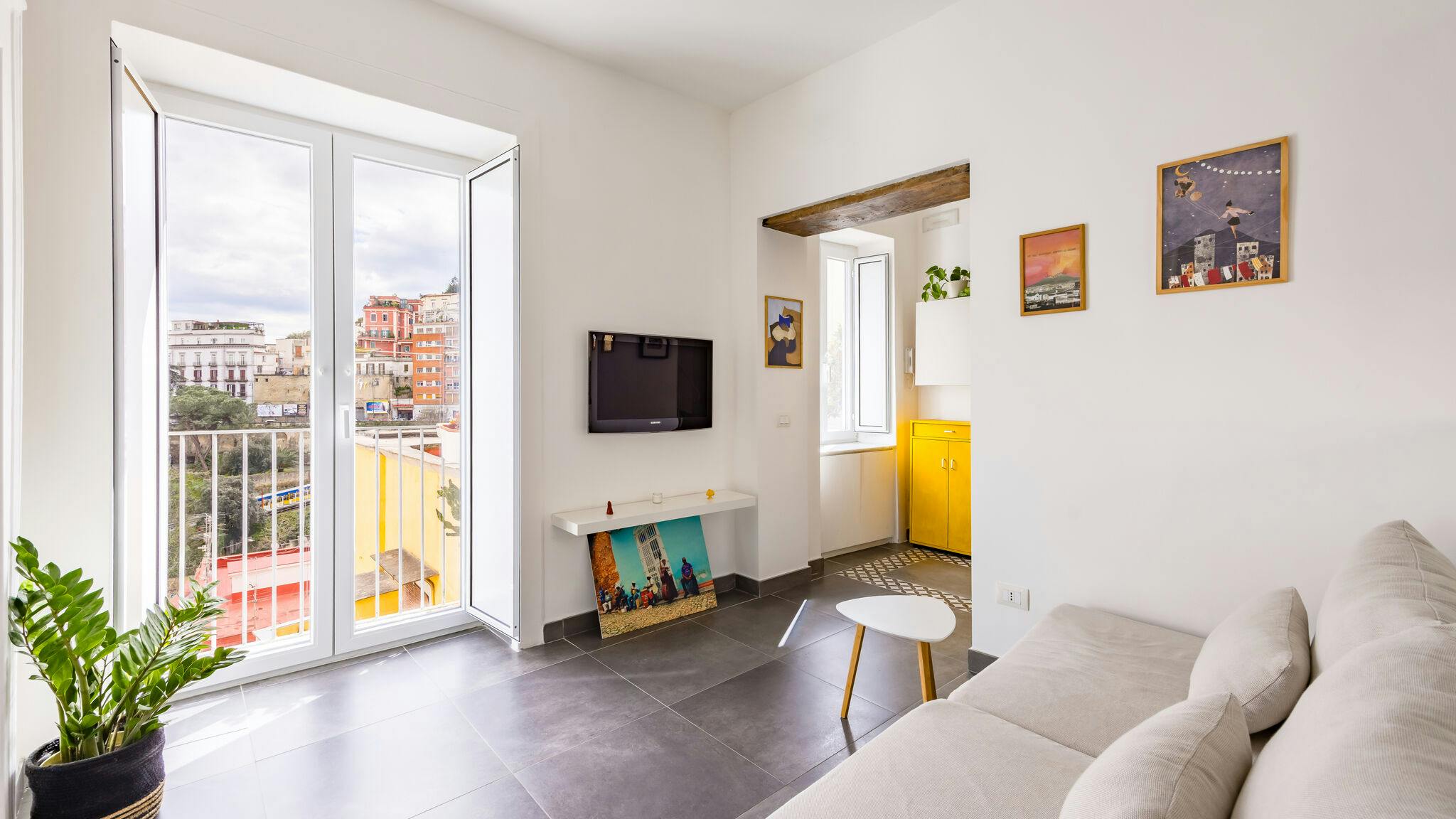 Appartamento in affitto a 1 € al mese a Naples, Corso Vittorio Emanuele