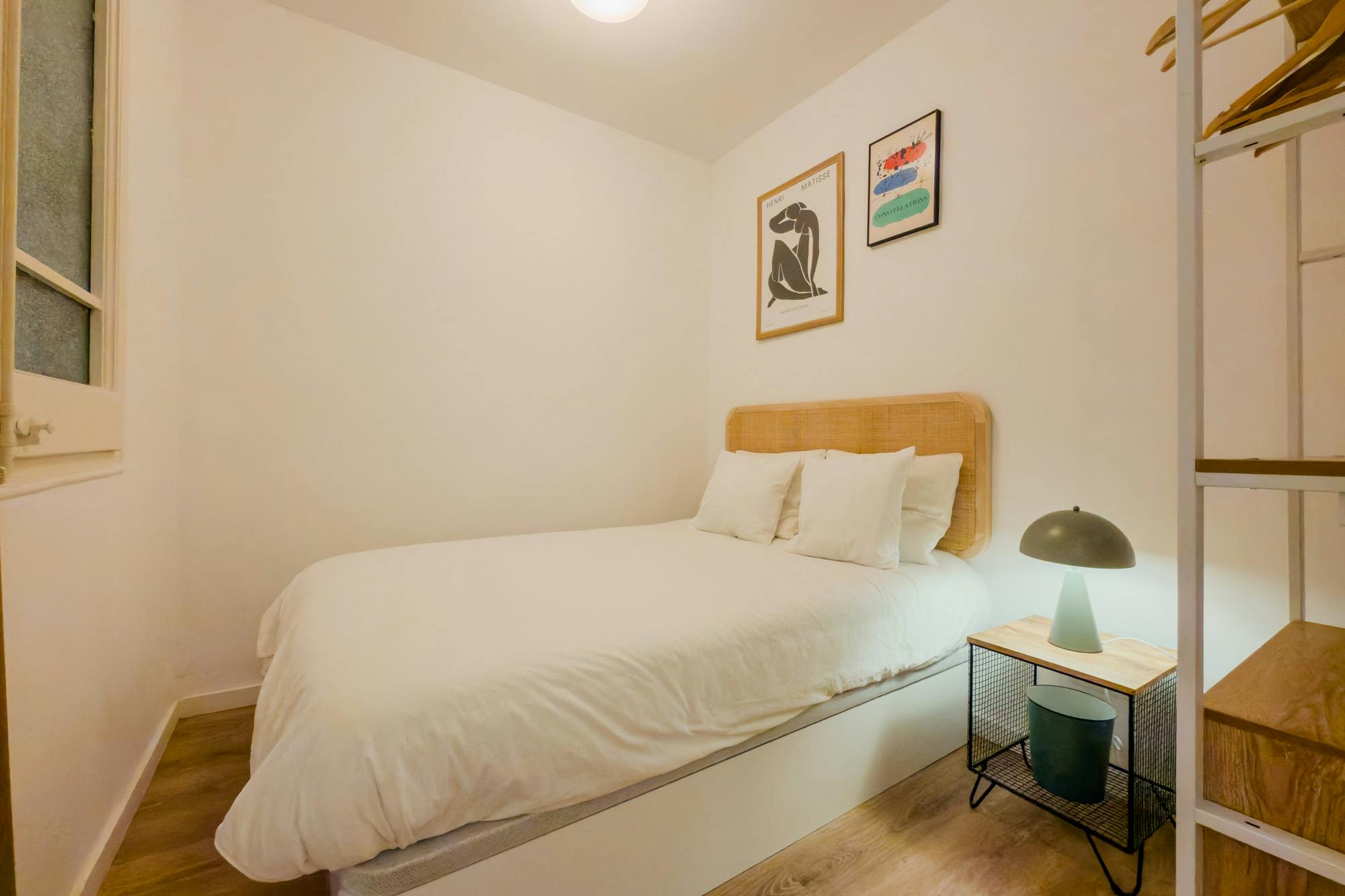 Shared room for rent for €950 per month in Barcelona, Carrer de la Diputació