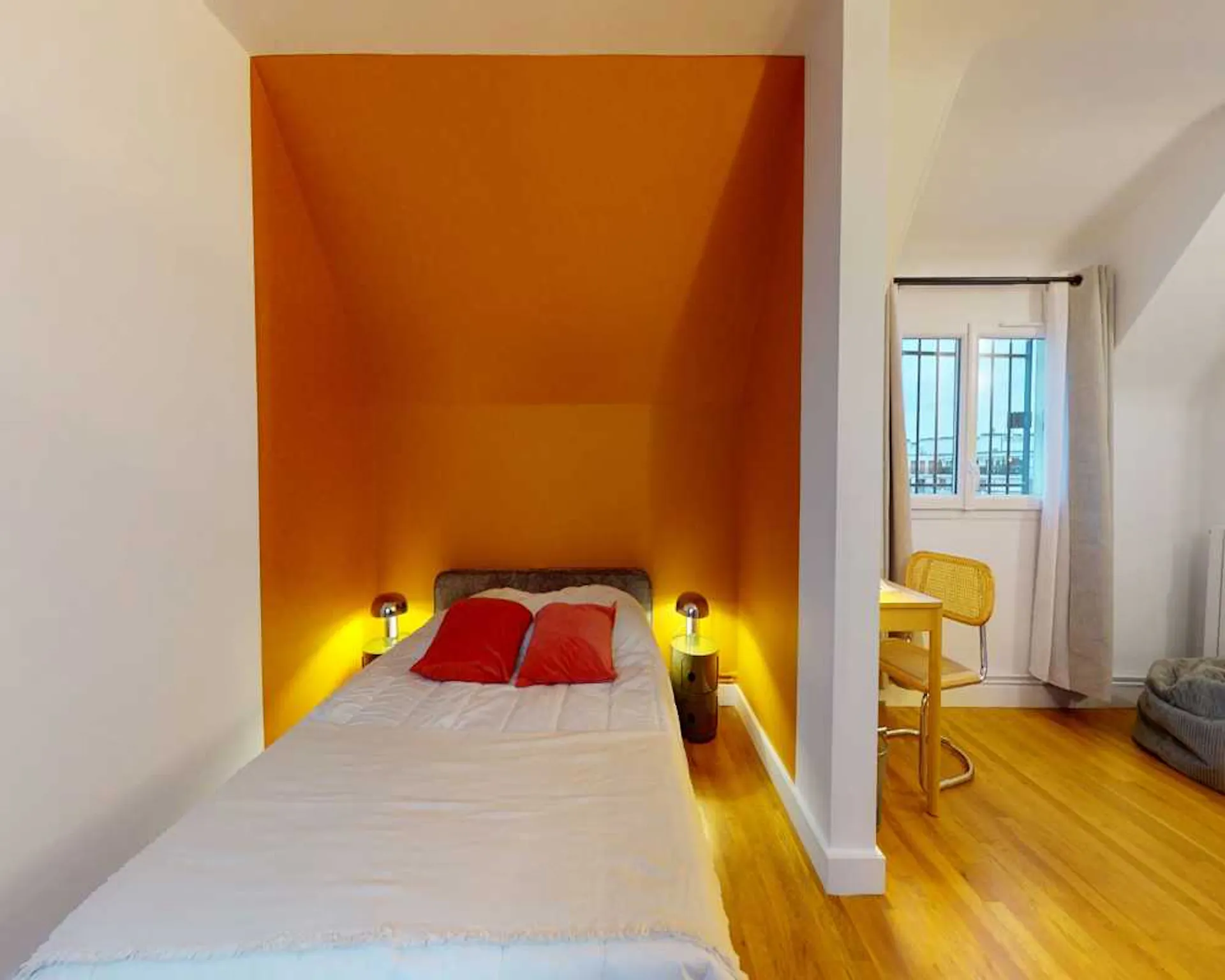 Avenue Montaigne, Paris preview