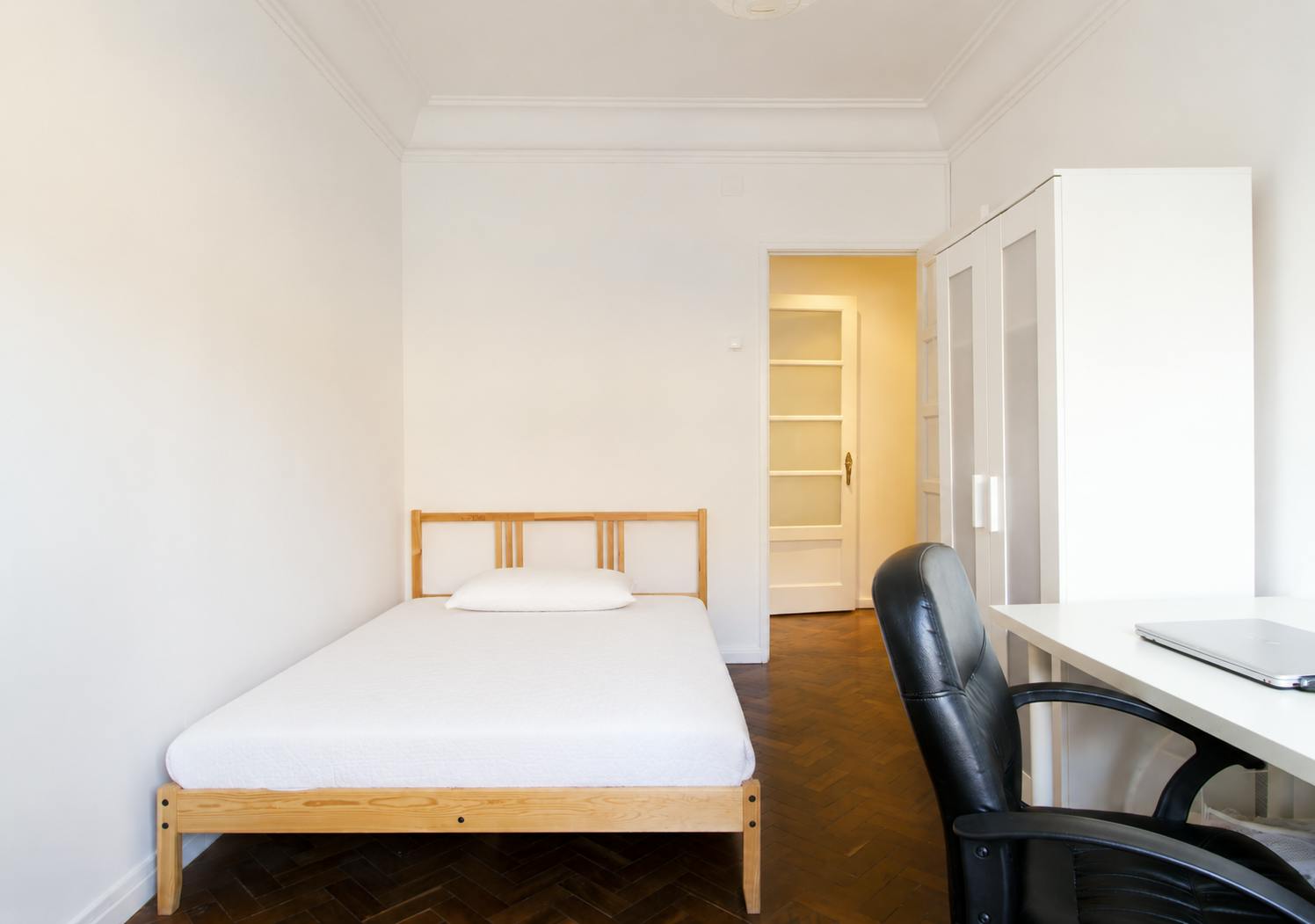 Private room for rent for €520 per month in Lisbon, Rua José Estêvão