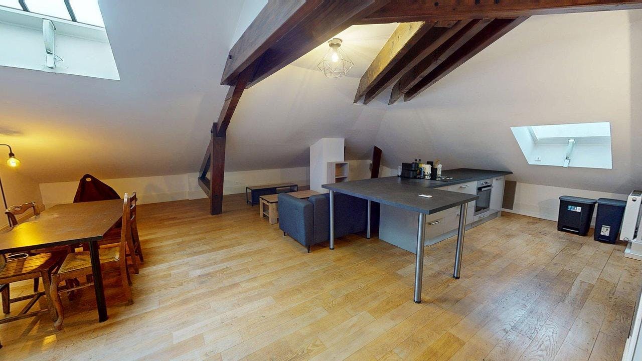 Lägenhet att hyra för 800 € i månaden i Angoulême, Place Henri Dunant