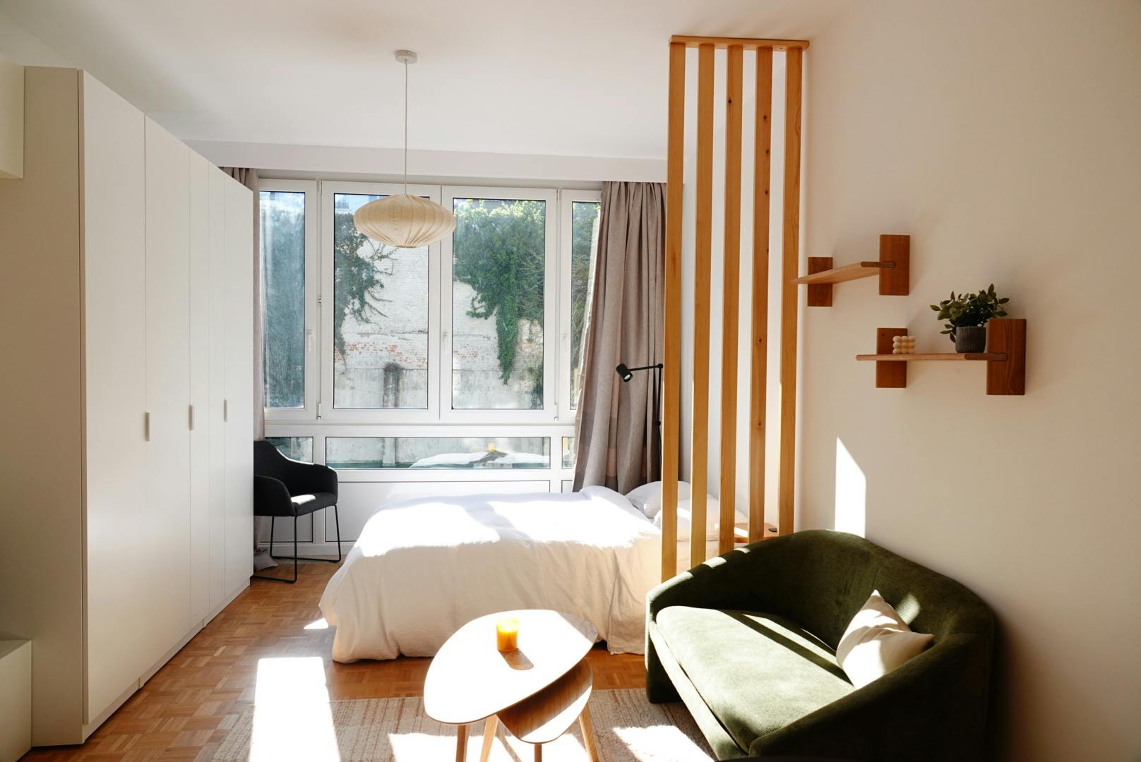 Studio for rent for €1,200 per month in Brussels, Rue Souveraine