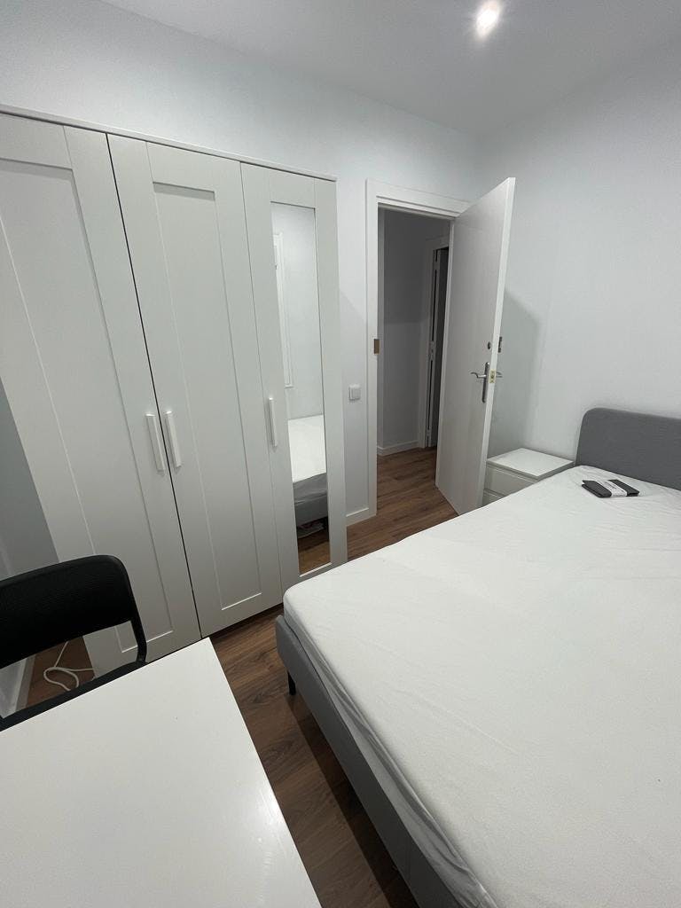 Privé kamer te huur voor € 400 per maand in Badalona, Plaça de Pep Ventura