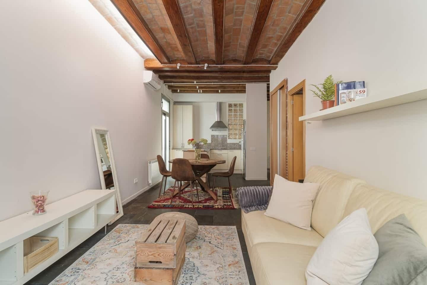 Apartment Barcelona, 2 beds — photo 1