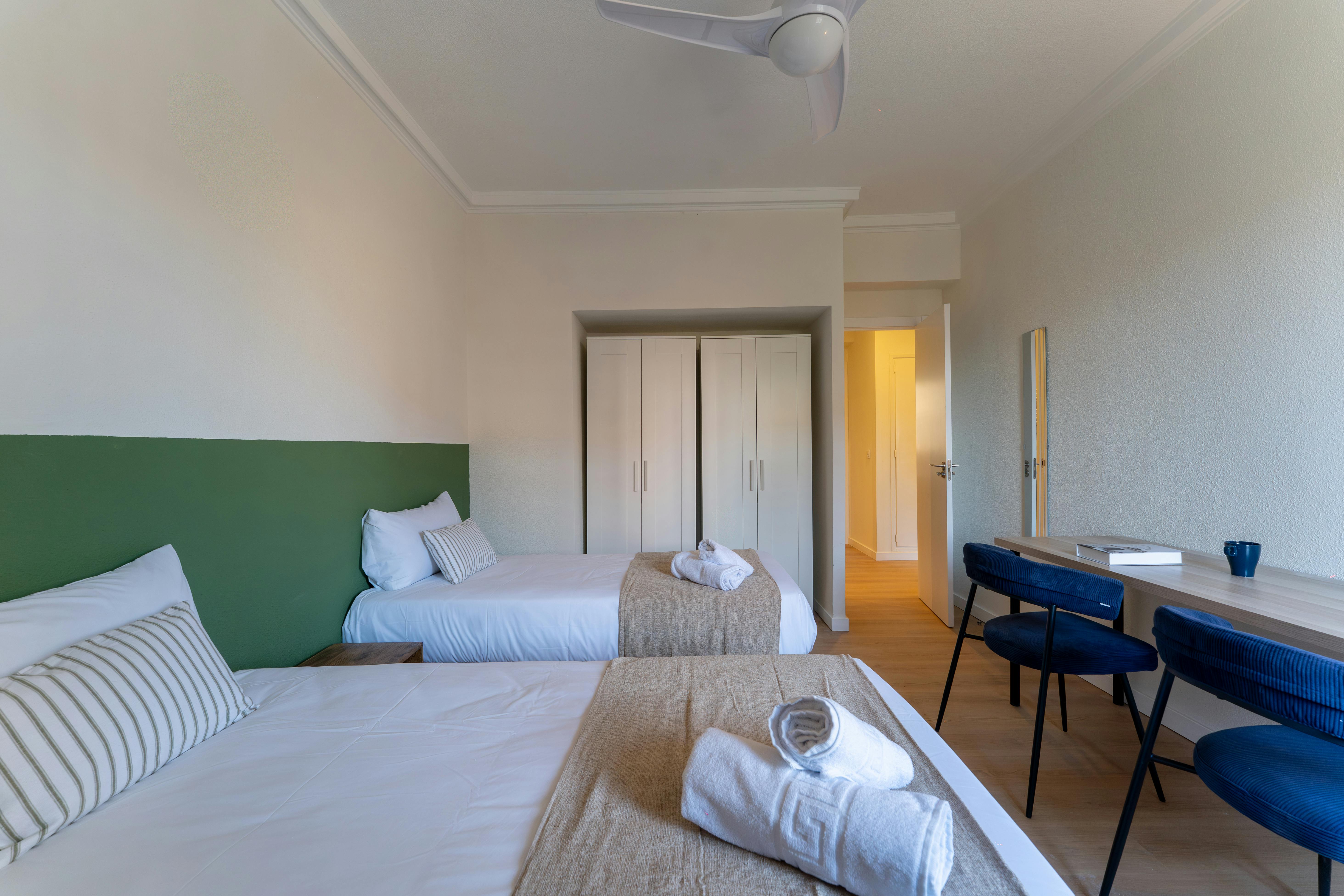 Shared room for rent for €825 per month in Madrid, Calle de Rafael Herrera