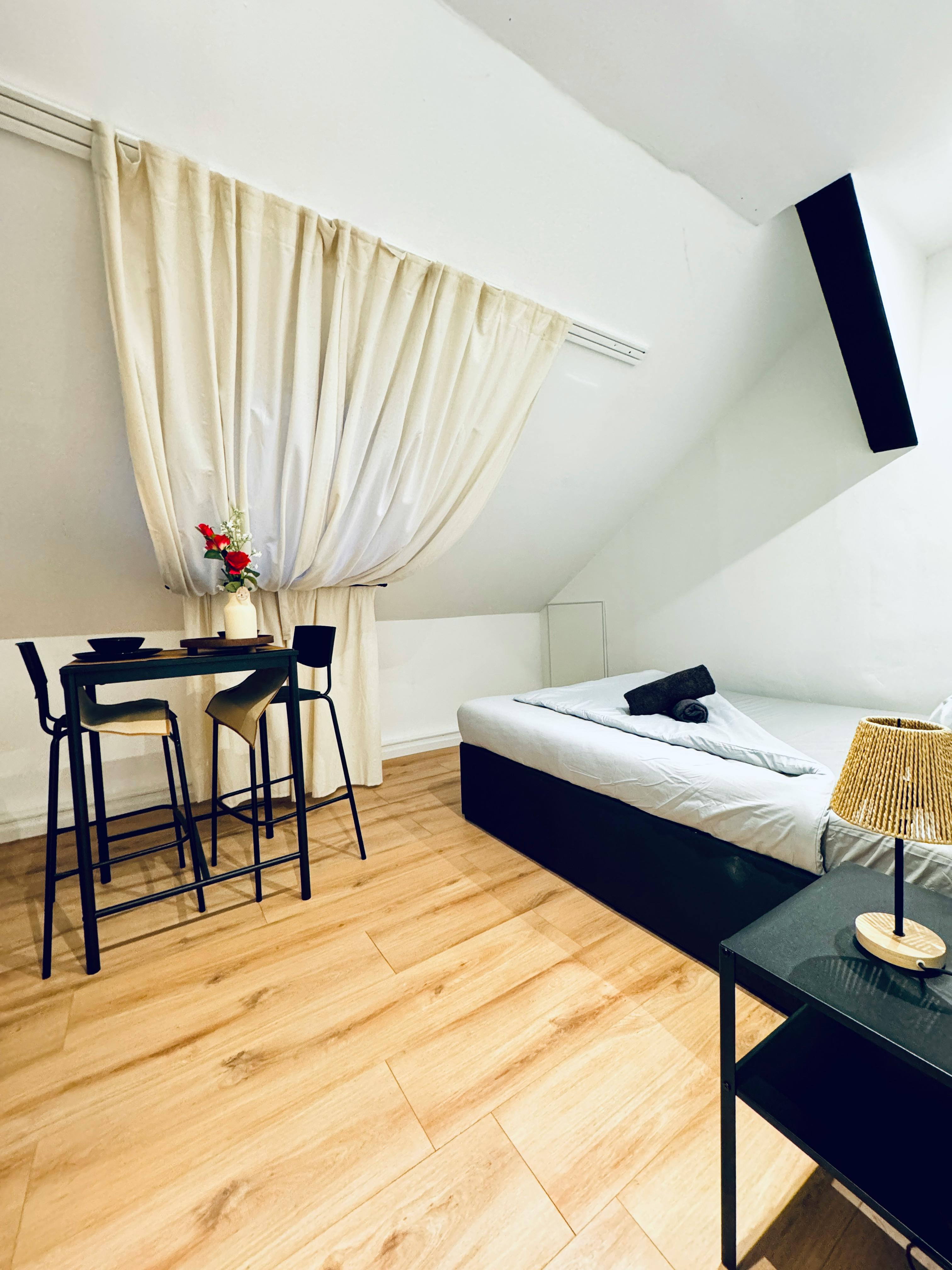 WG-Zimmer zu mieten für 647 € pro Monat in Vienna, Fröhlichgasse