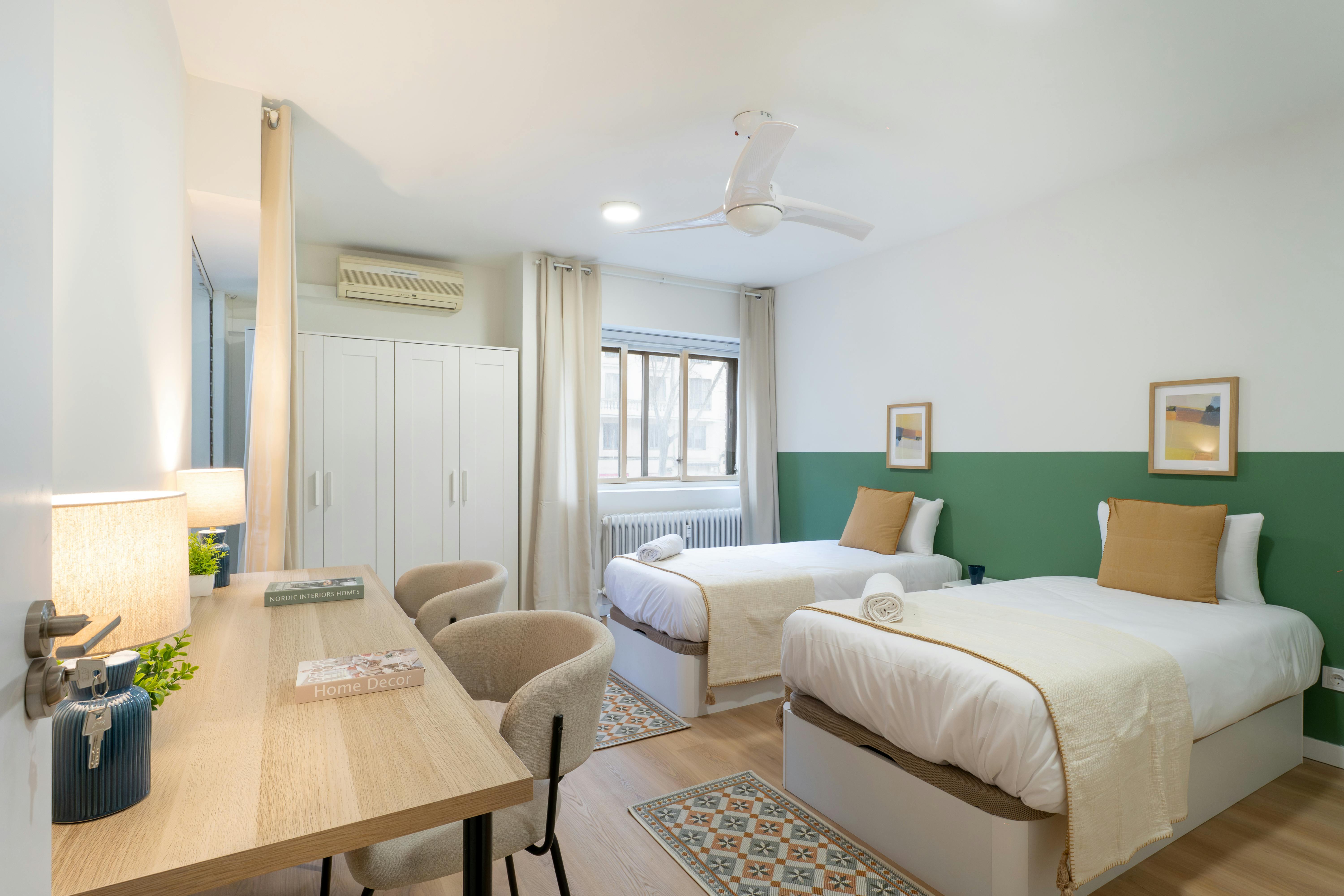 Paseo de la Reina Cristina, Madrid preview