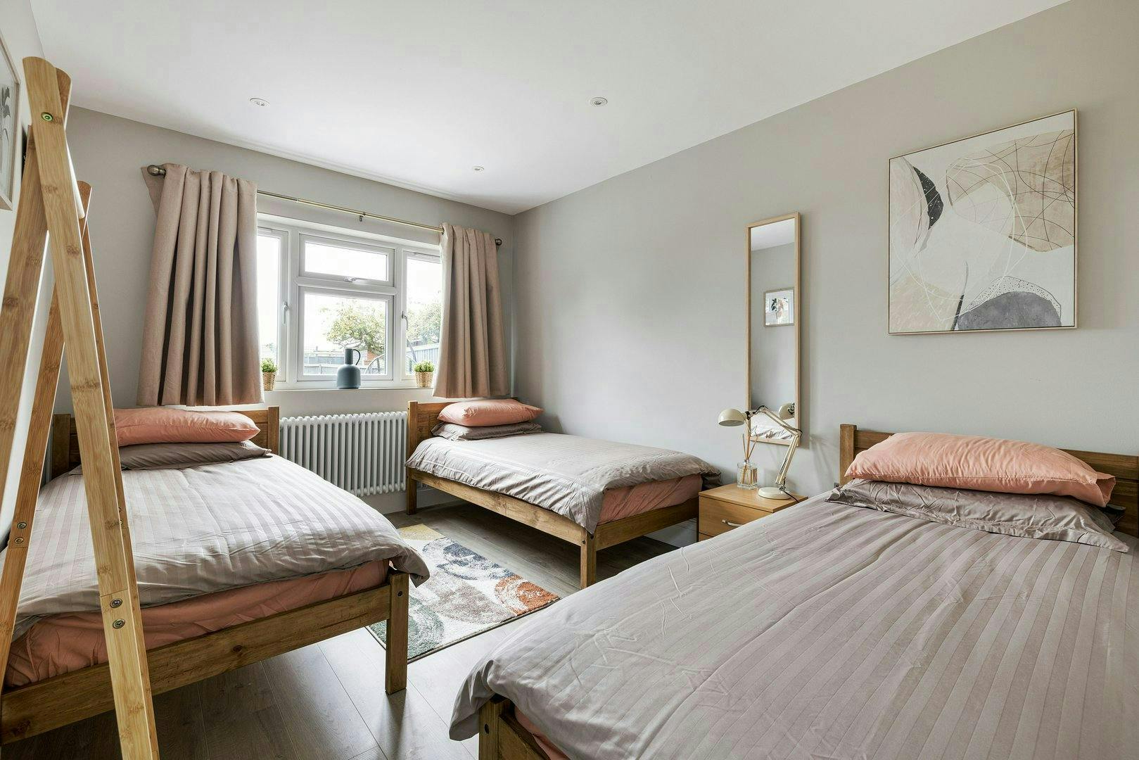 Apartment Ilford, 5 beds — photo 1