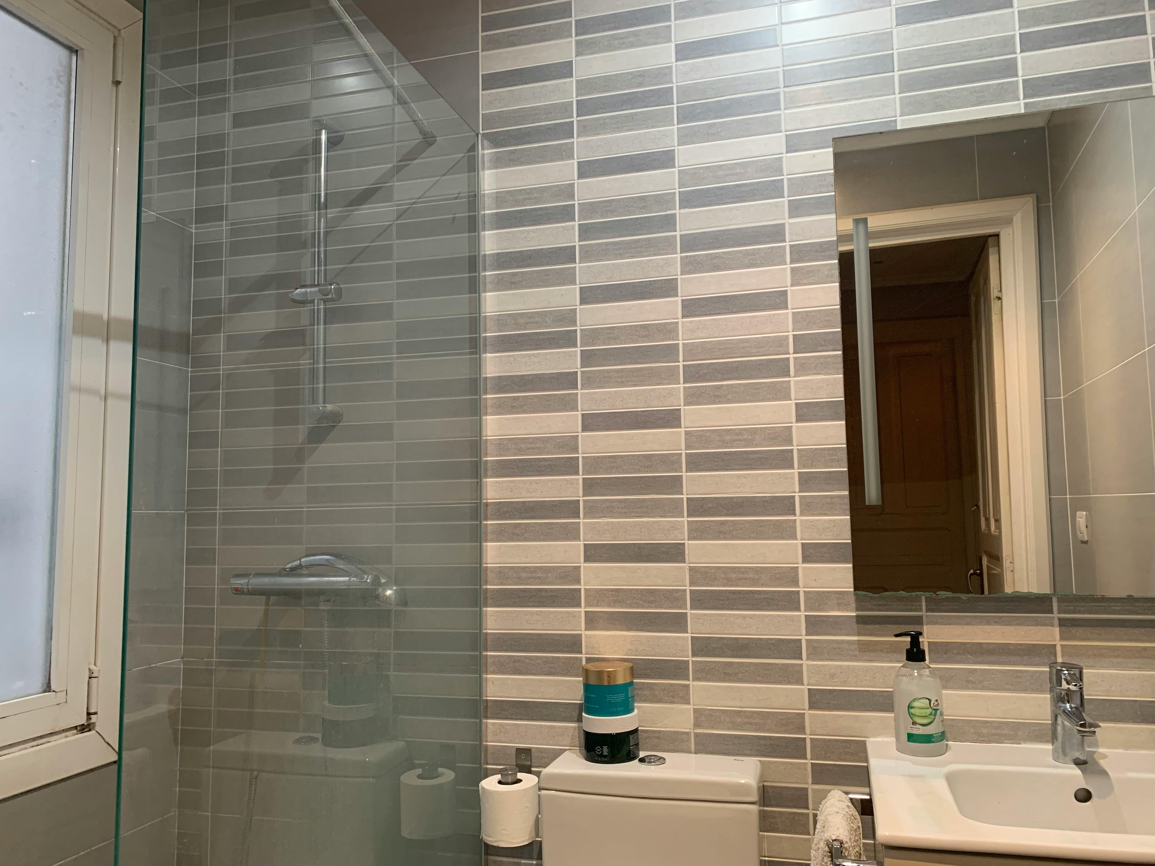 Private room for rent for €380 per month in Bilbao, Barrenkale