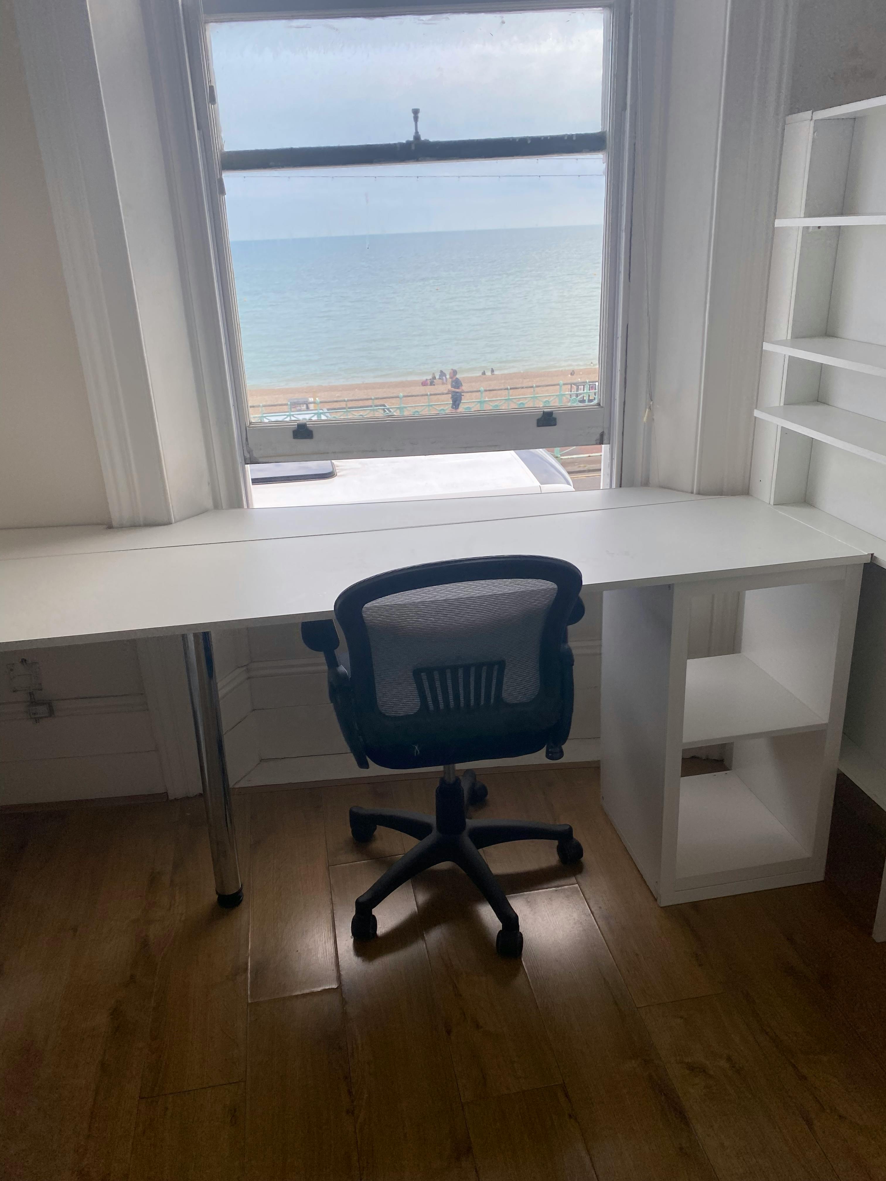 Studio for rent for £2,800 per month in Brighton and Hove, Kings Road