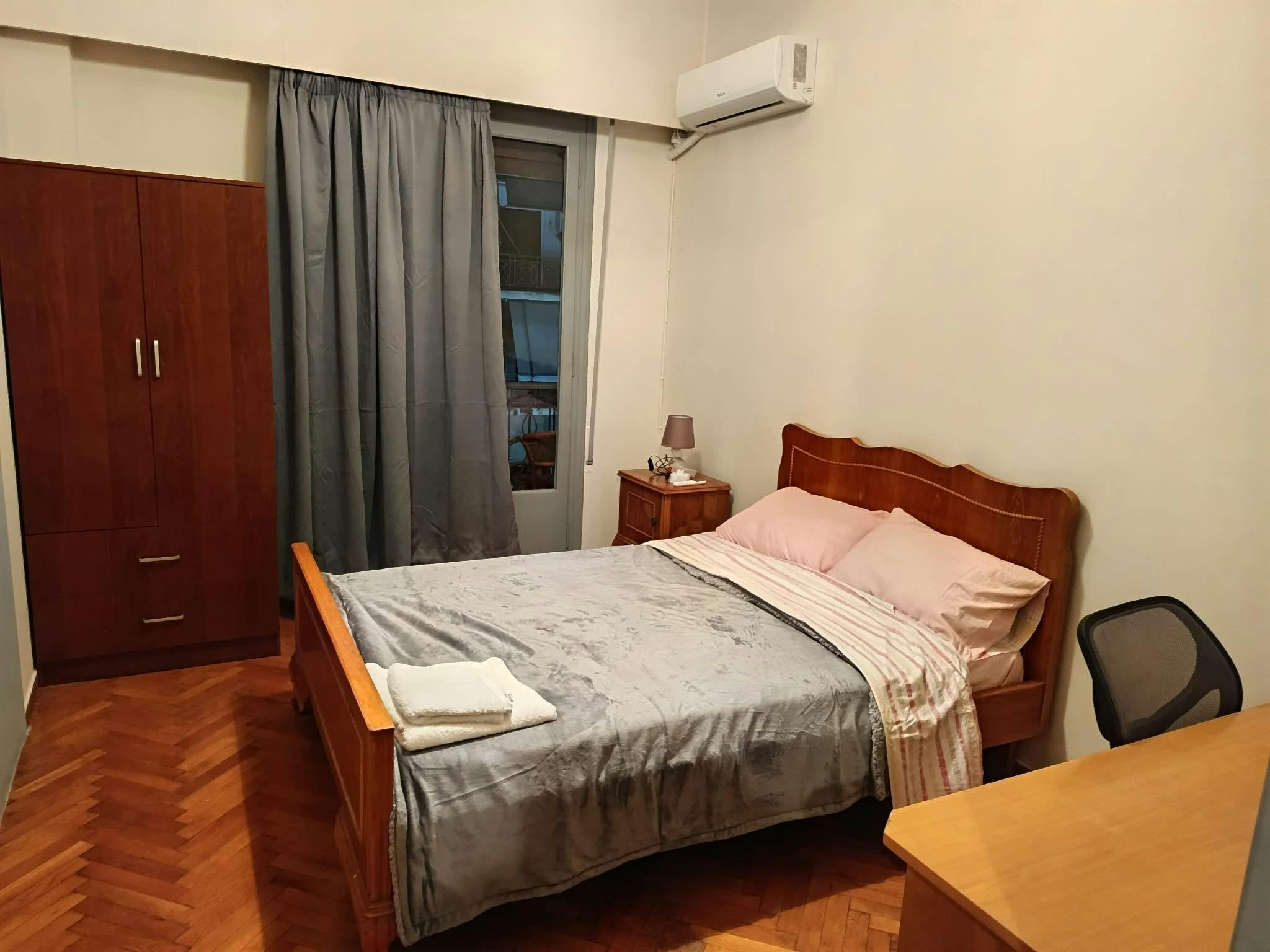 Private room for rent for €380 per month in Athina, Makedonias