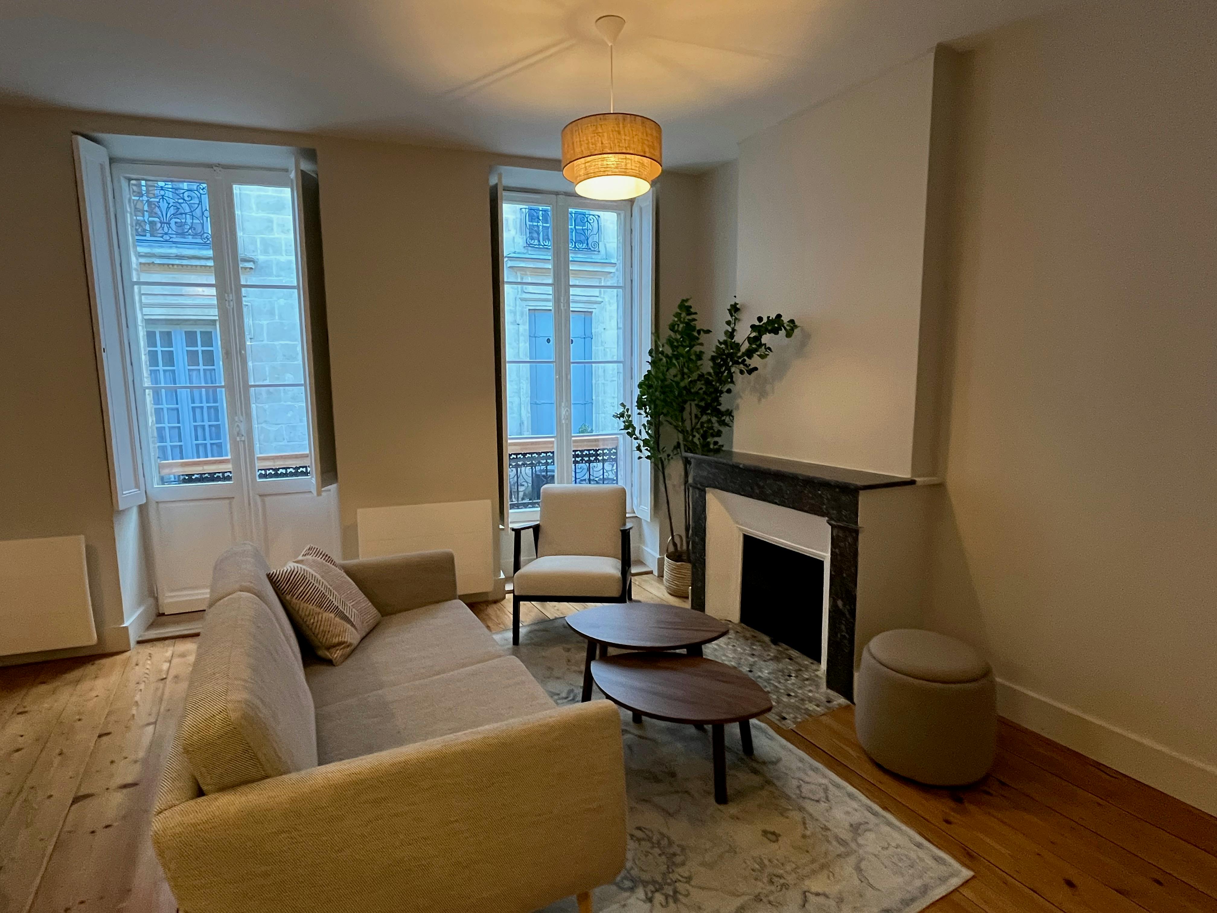 Edifício para alugar por € 1.550 por mês em Bordeaux, Rue Bouquière