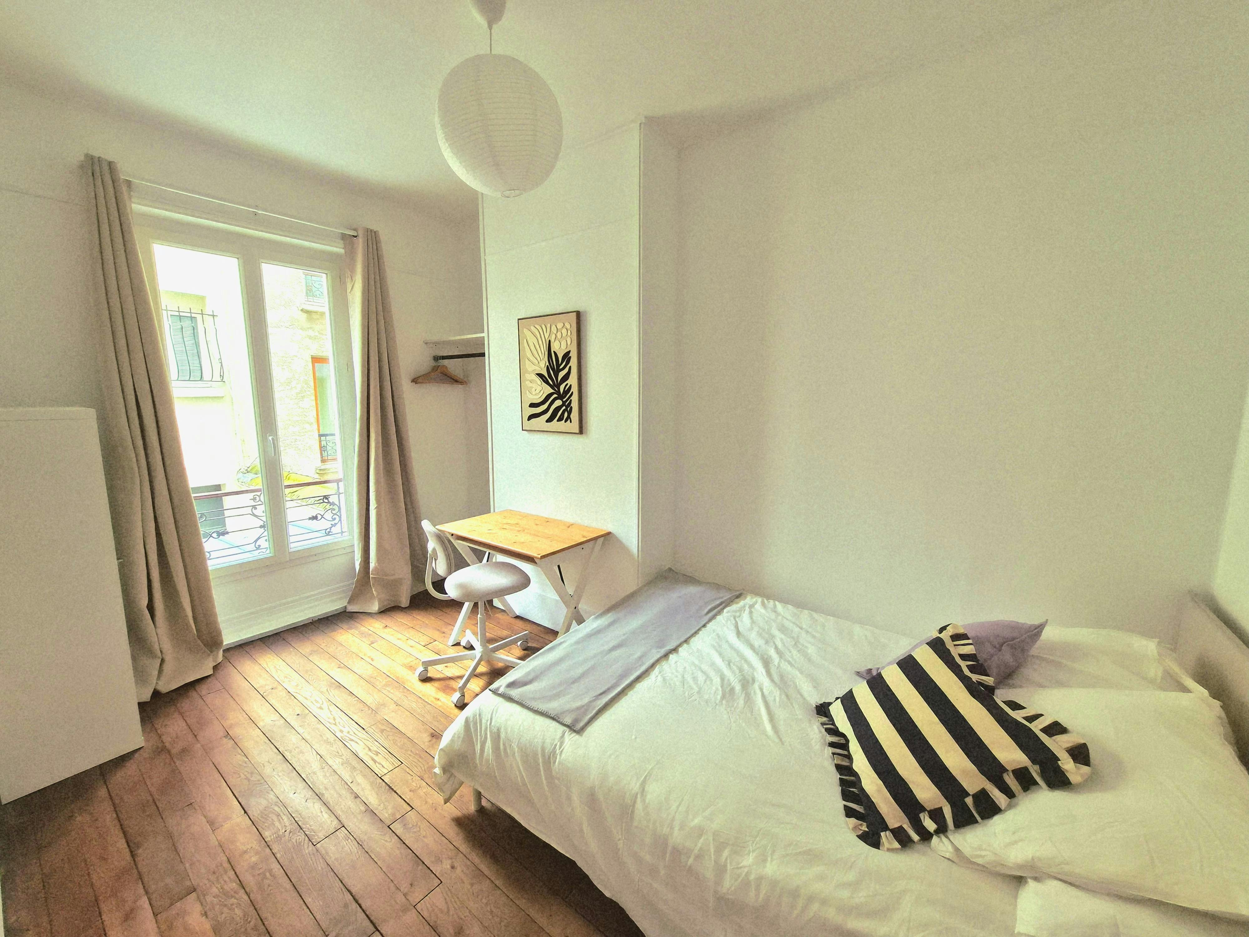 Single room Paris, 1 bed, 12m² — photo 1