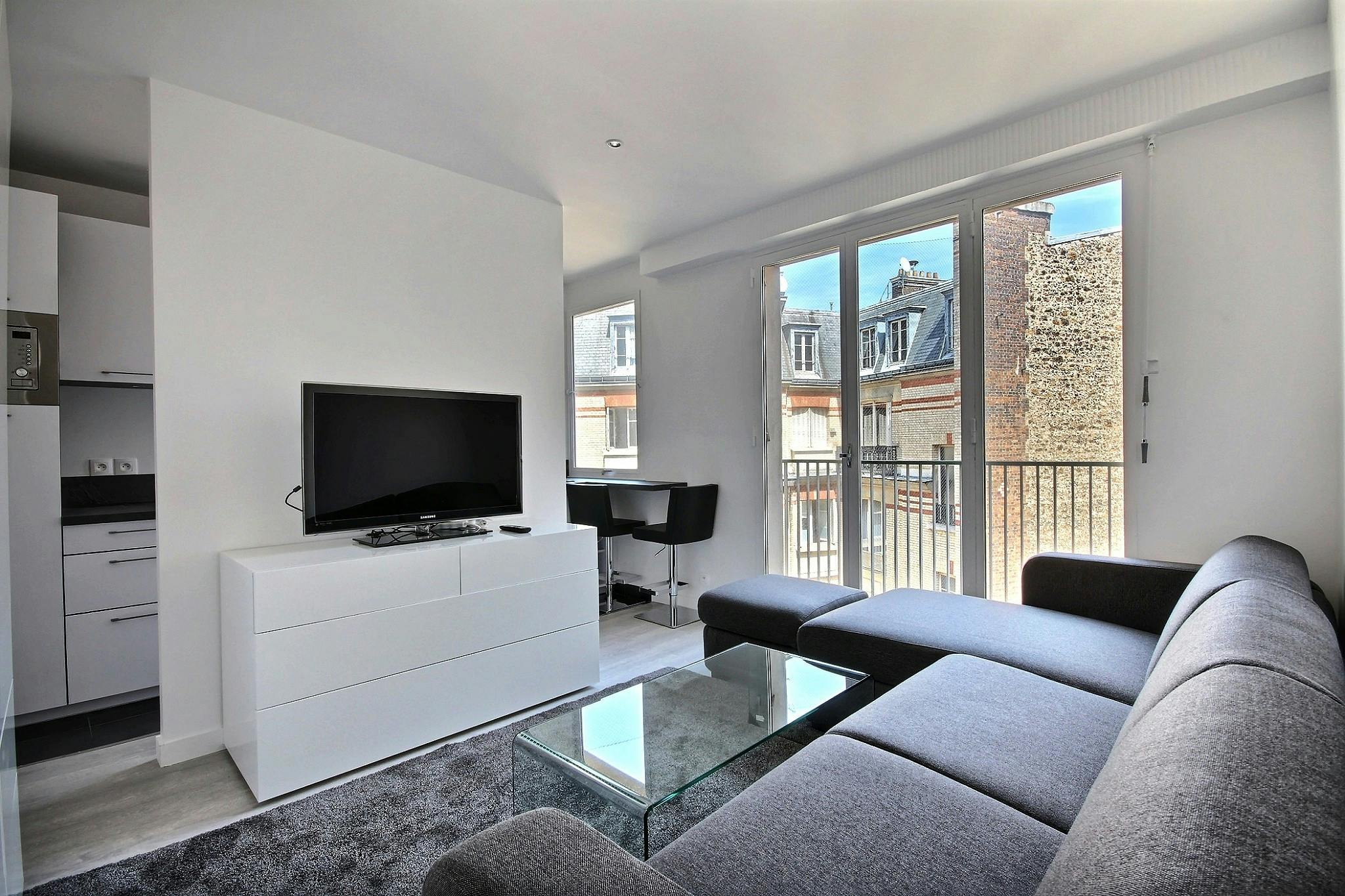 Avenue Victor Hugo, Paris preview