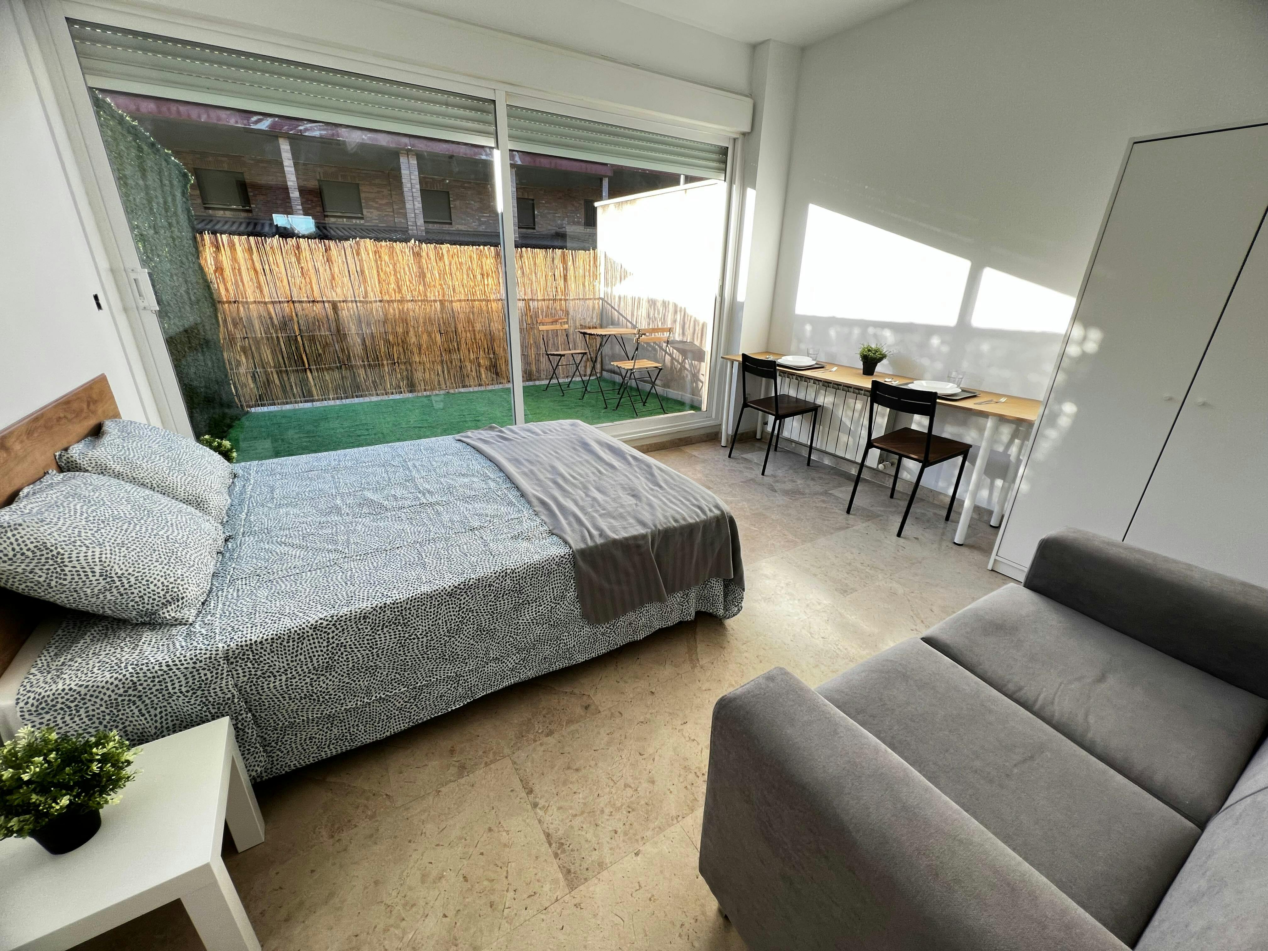 Shared room for rent for €549 per month in Madrid, Calle de Fuentelencina