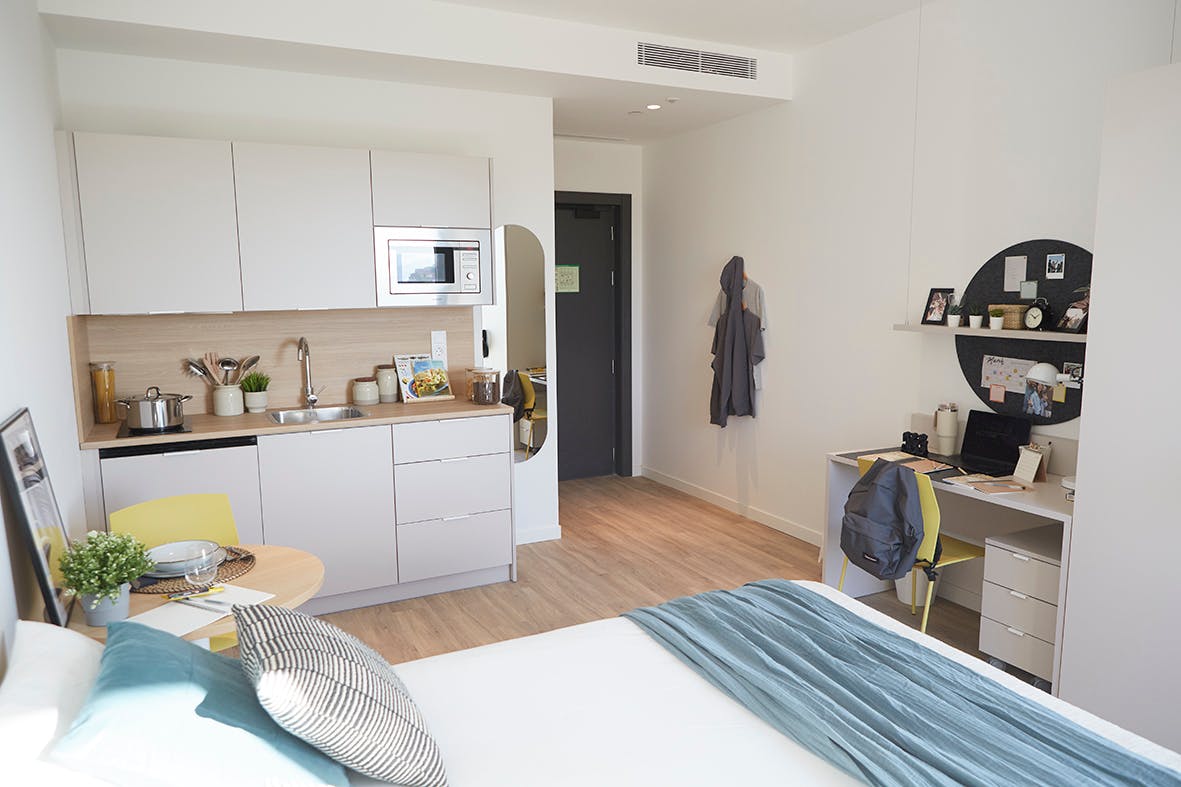 Studio for rent for €1,510 per month in Esplugues de Llobregat, Avenida de Ahrensburg