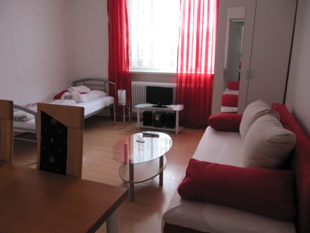 Apartment for rent for €970 per month in München, Lerchenauer Straße