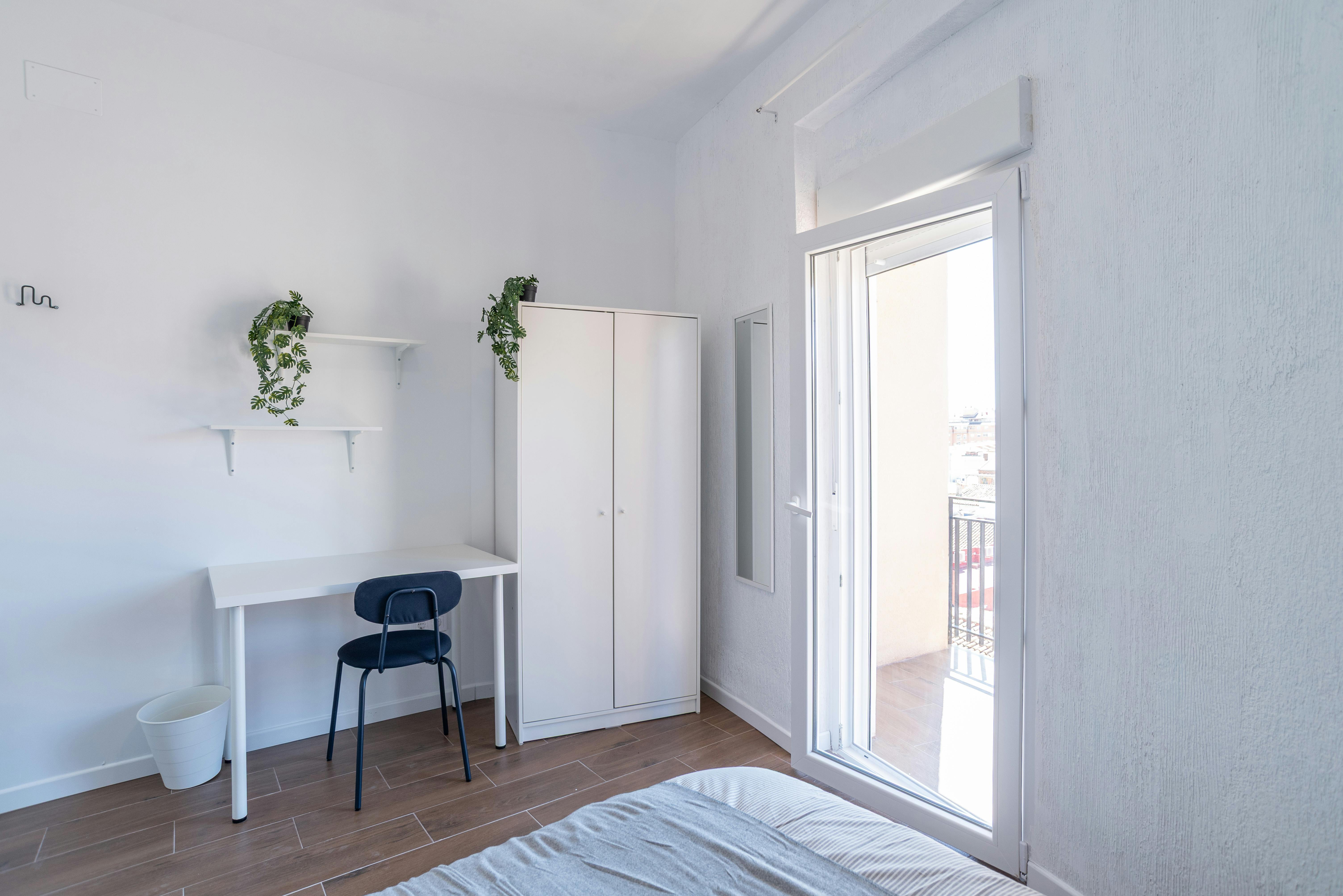 Single room Torrent, 1 bed, 7m² — photo 12