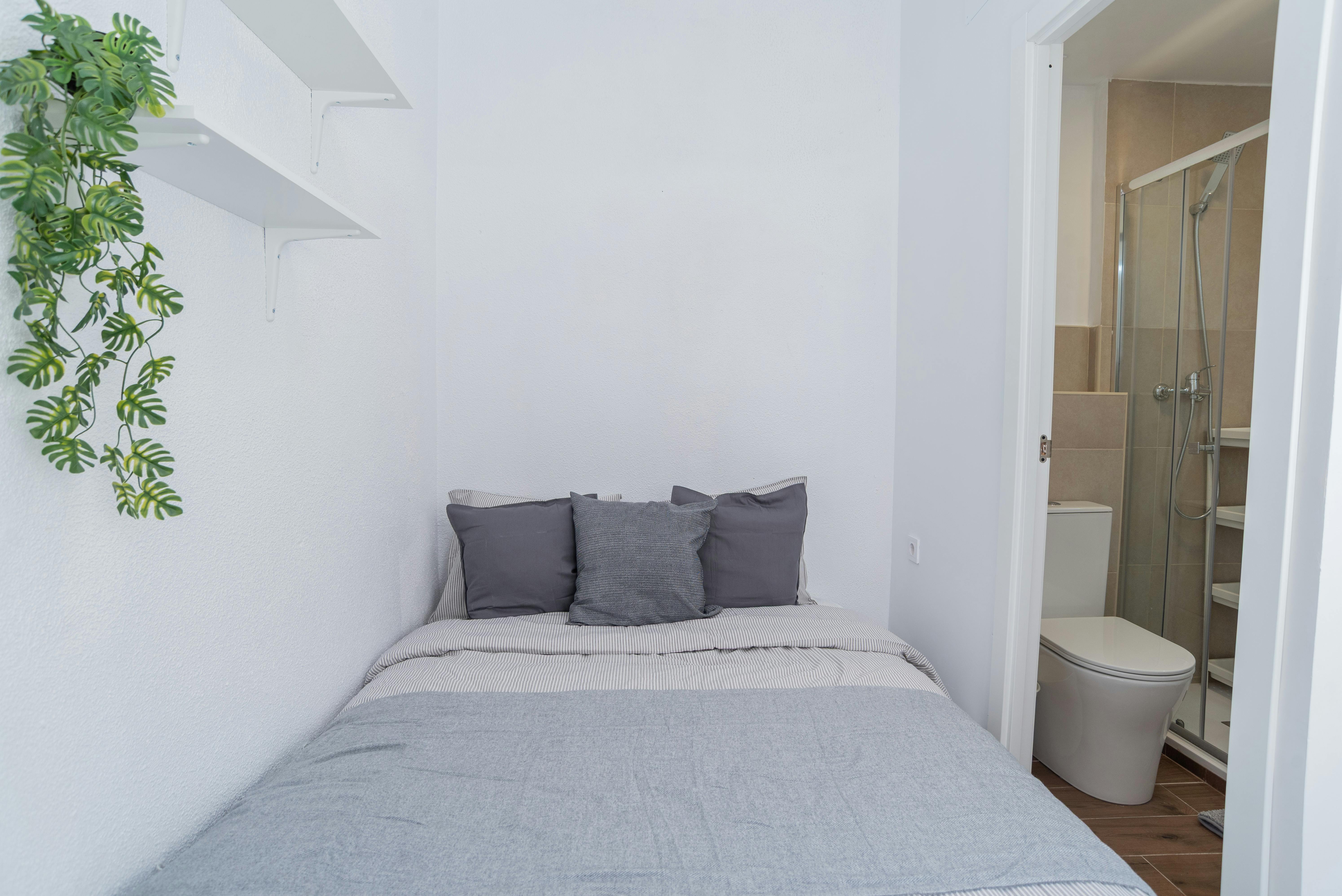 Single room Torrent, 1 bed, 7m² — photo 17