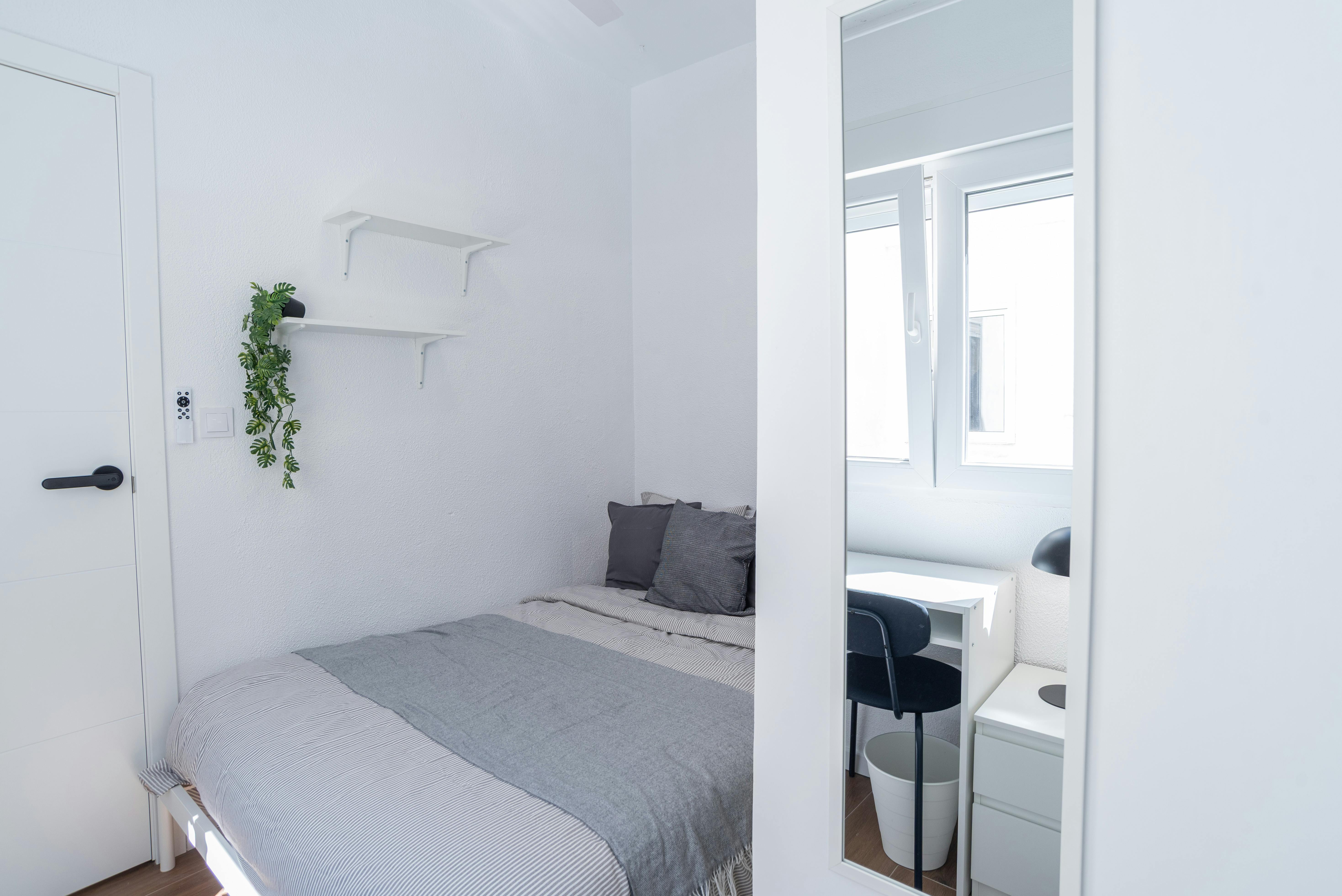 Single room Torrent, 1 bed, 7m² — photo 14