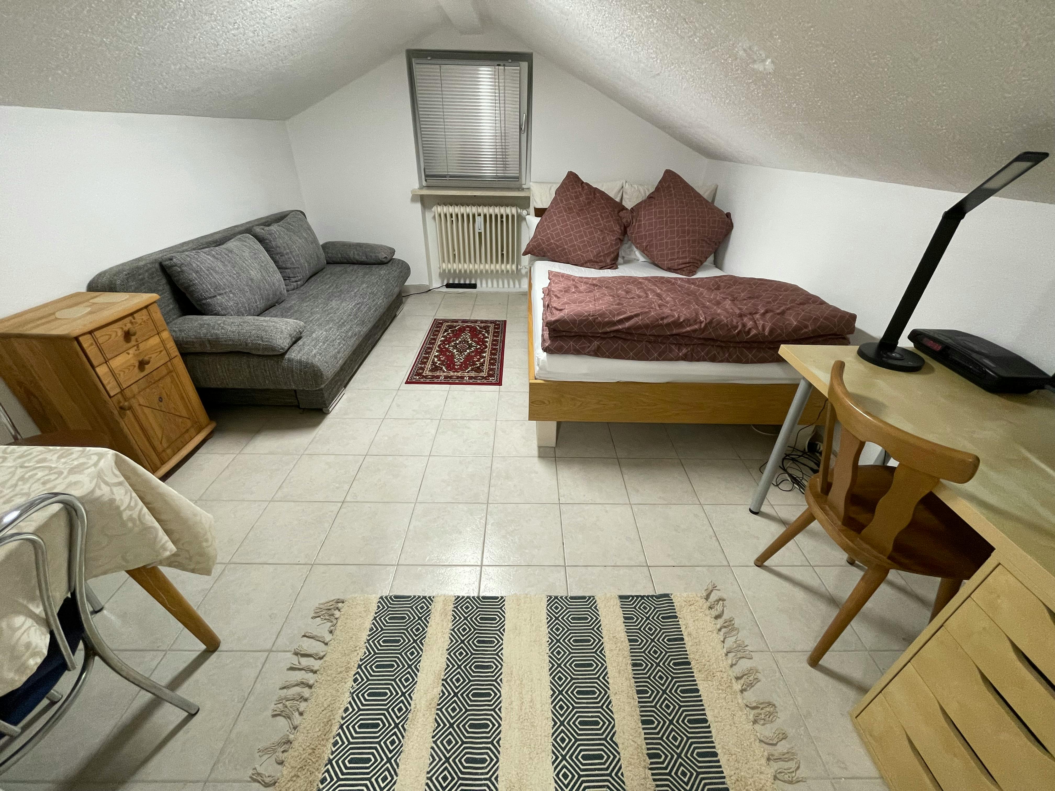 Studio zu mieten für 1.195 € pro Monat in Unterhaching, Grimmerweg