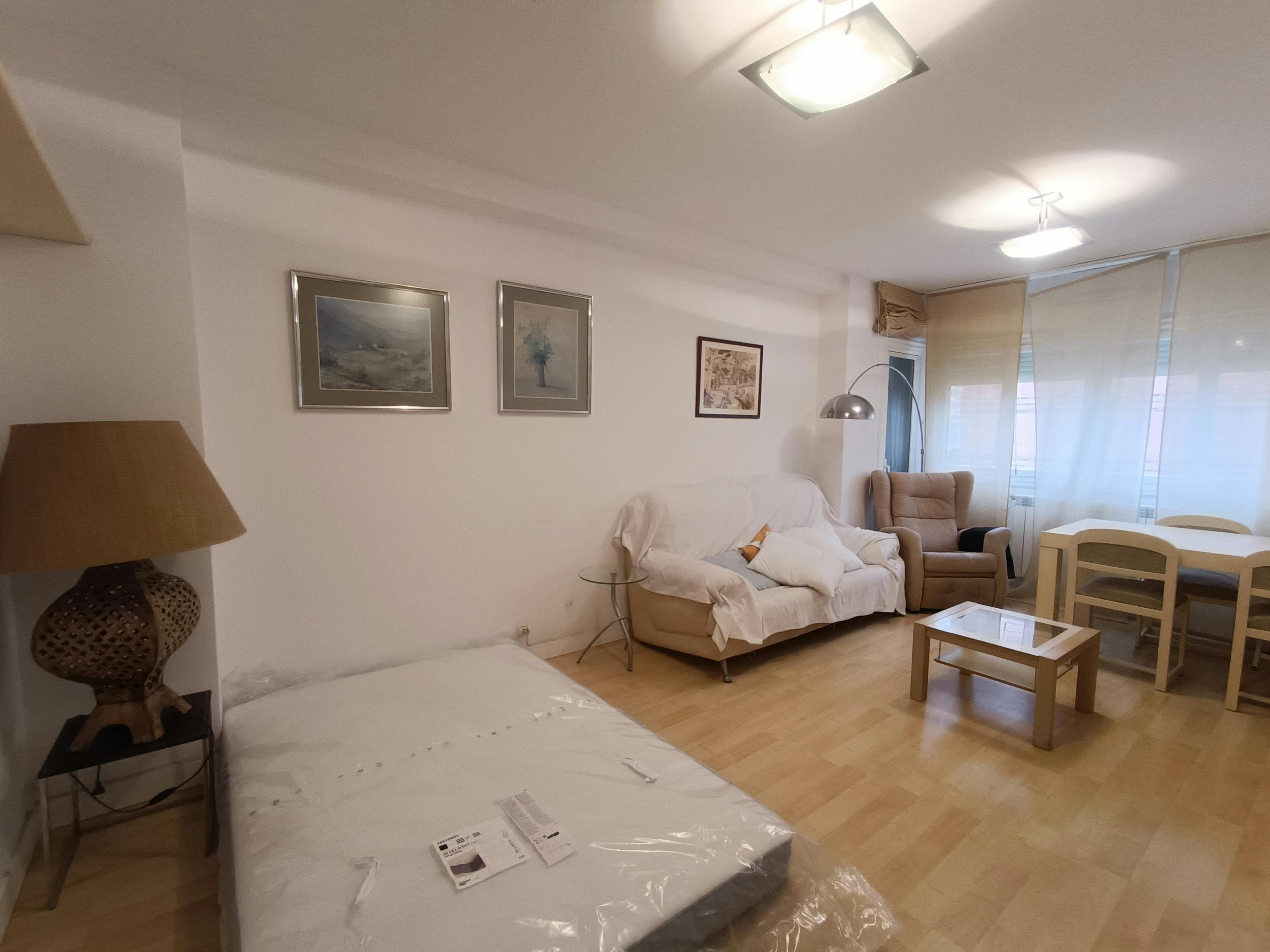 Pokój prywatny do wynajęcia za 560 € miesięcznie w mieście Pamplona, Plaza Pio Baroja