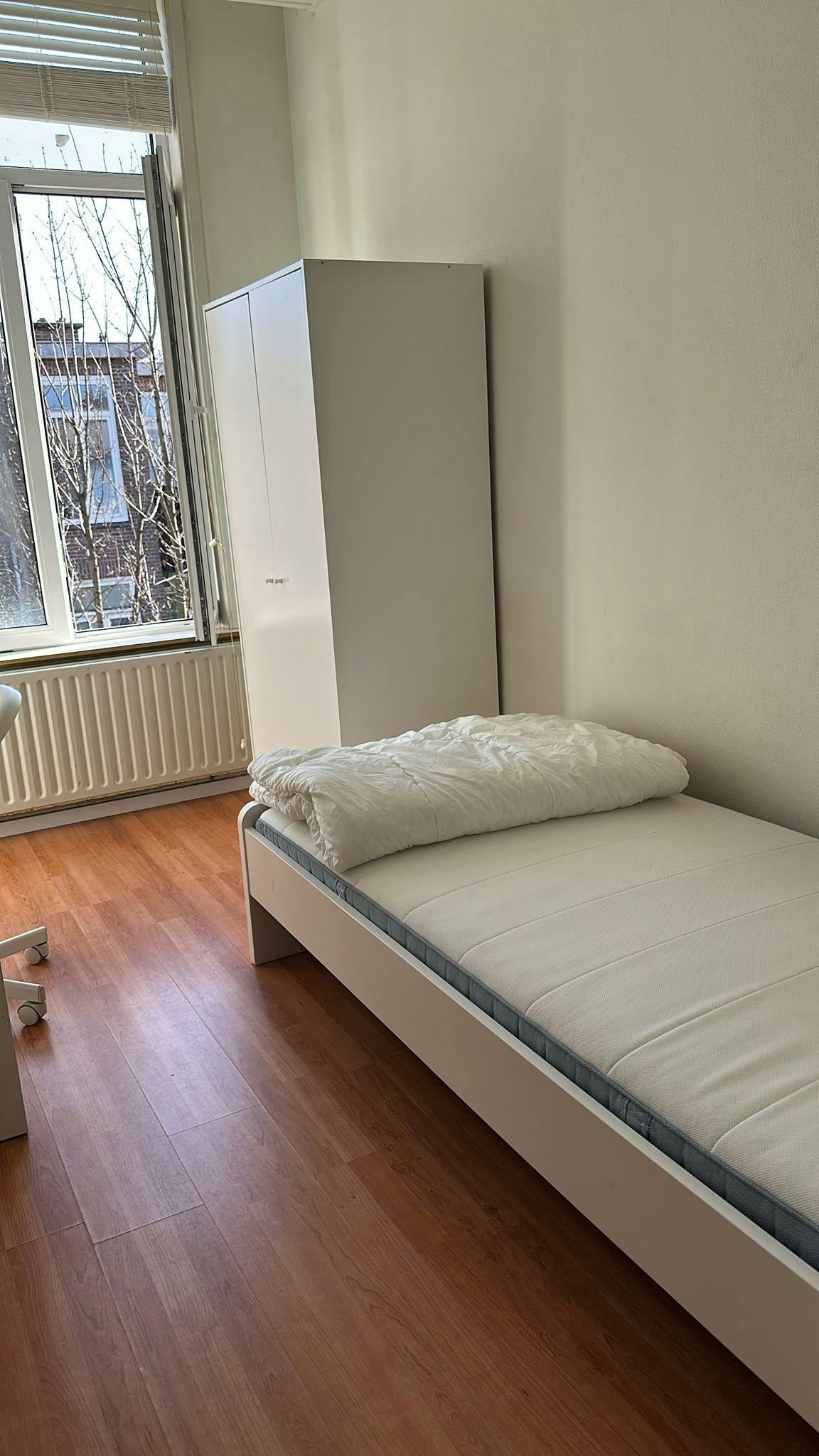 WG-Zimmer zu mieten für 680 € pro Monat in The Hague, Kaapstraat