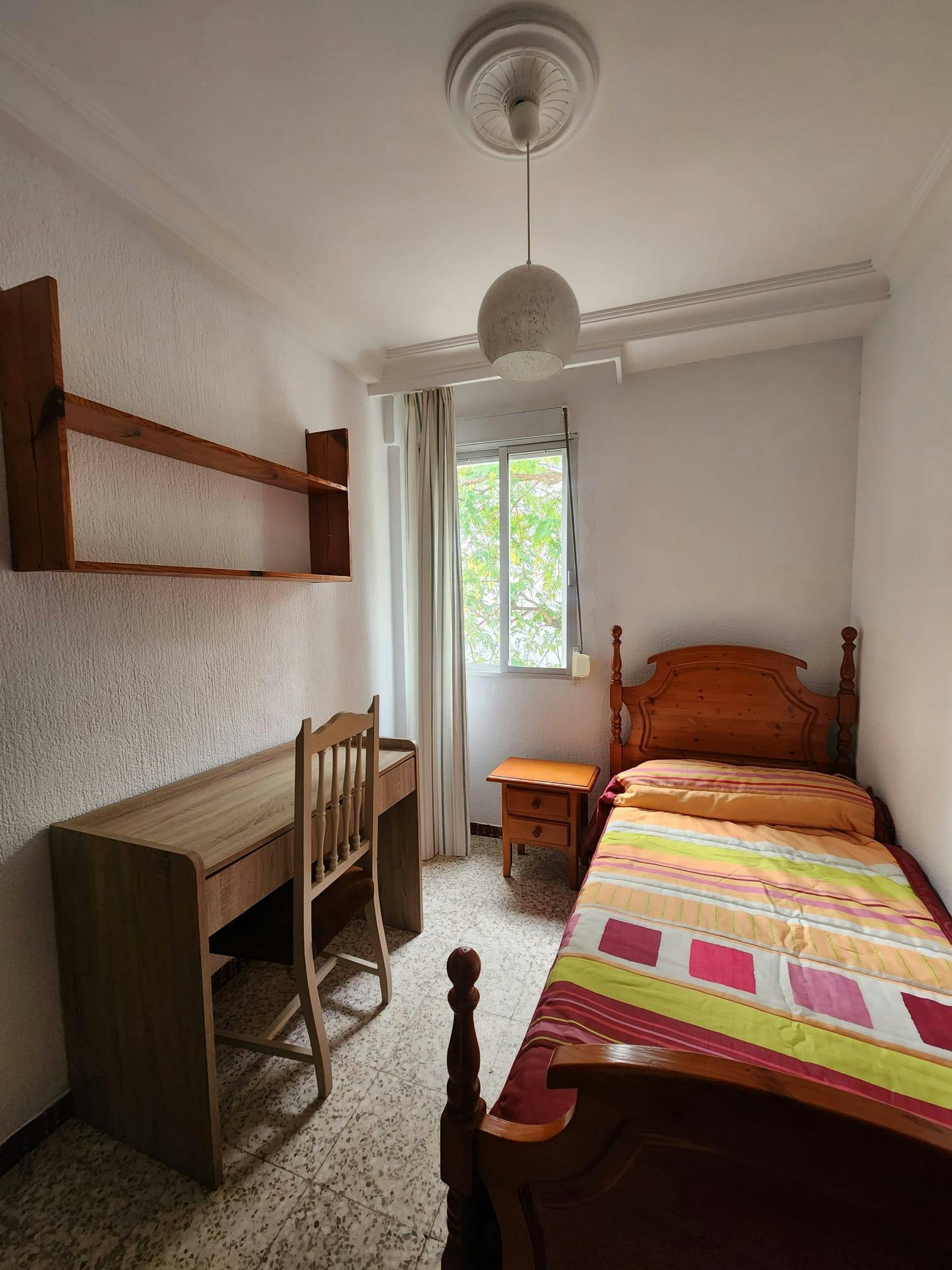 私人房间 正在以 €250 的月租出租，其位于 Huelva, Plaza Dulcinea