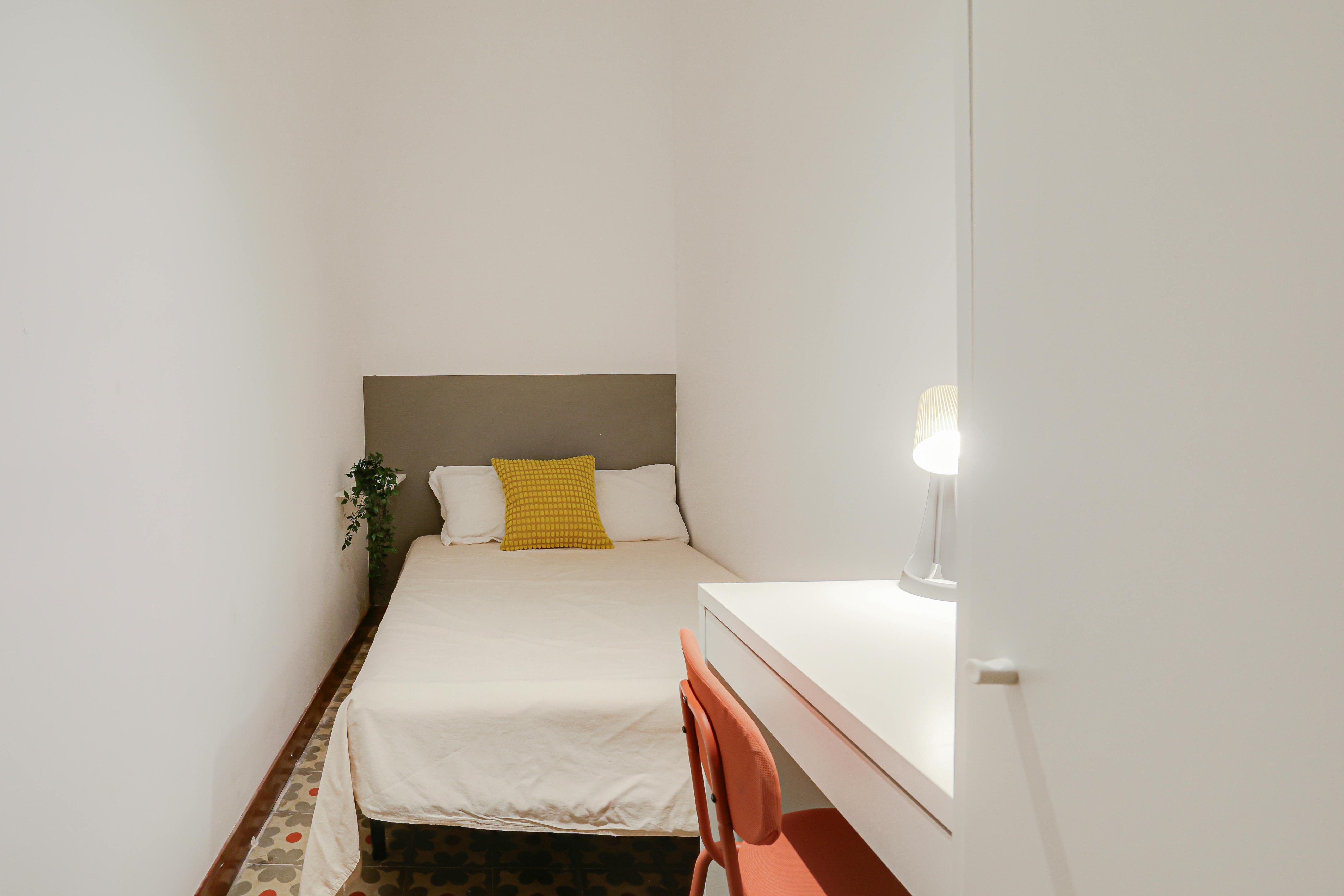 Private room for rent for €490 per month in Barcelona, Carrer d'Aragó